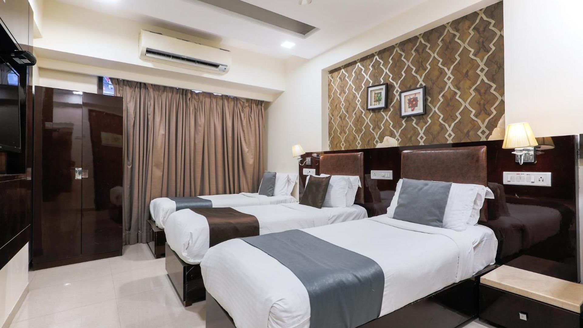 Hotel Laaiba Residency 3*