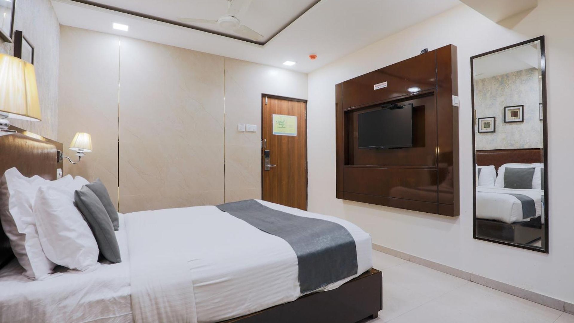 Laaiba Residency Hotel 3*