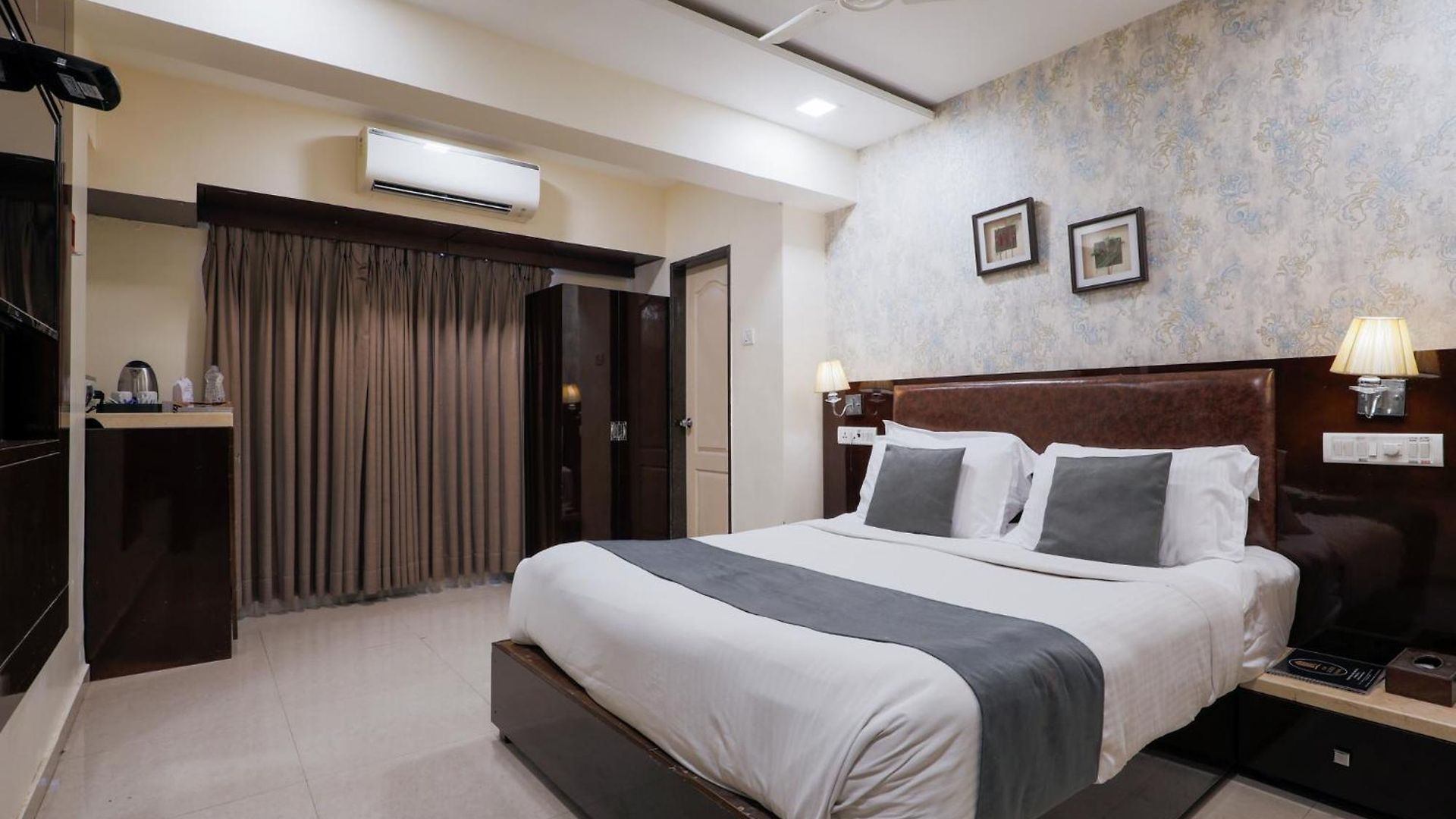 Hotel Laaiba Residency Mumbai