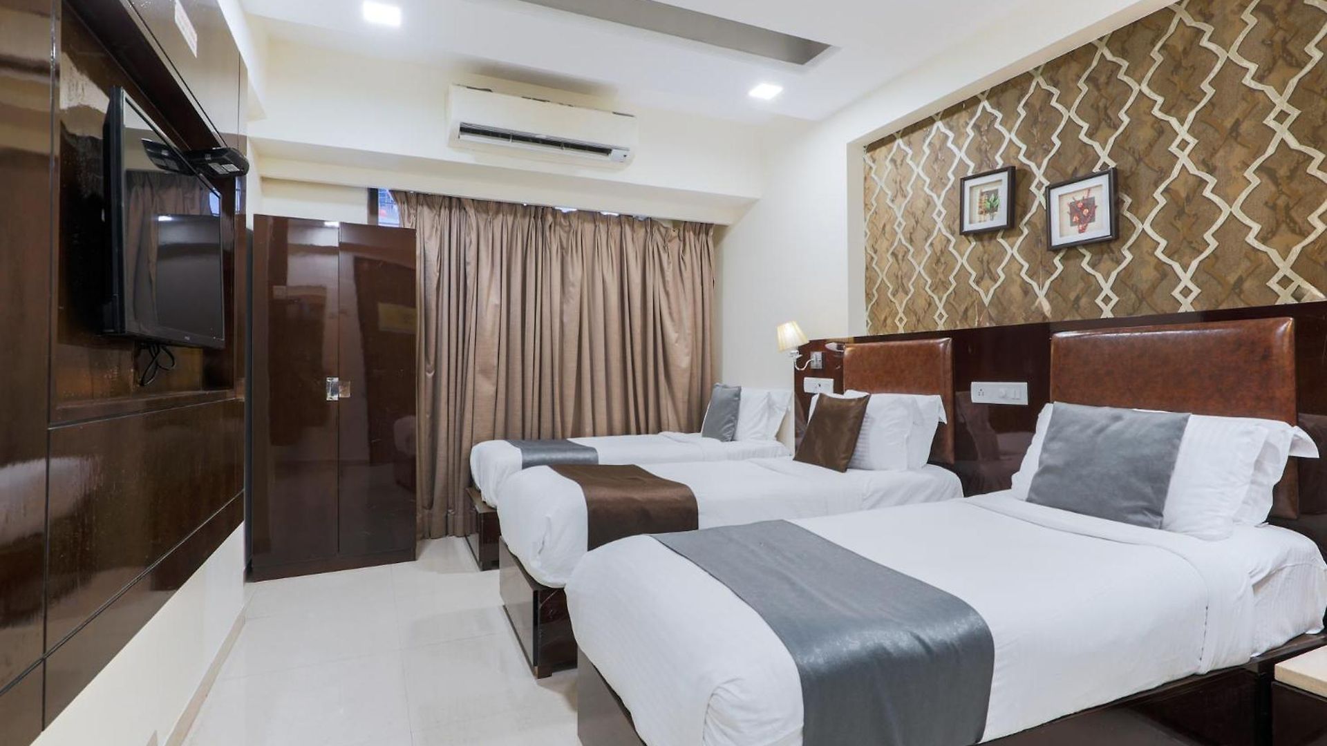 Hotel Laaiba Residency