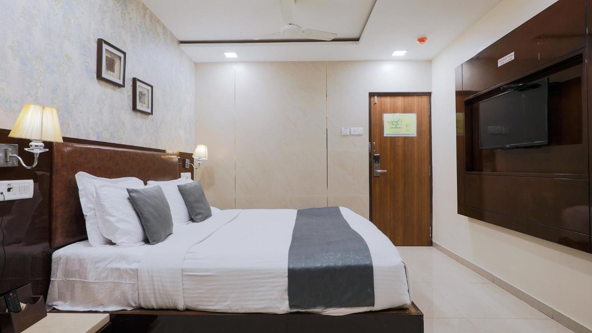 Laaiba Residency Hotel 3*