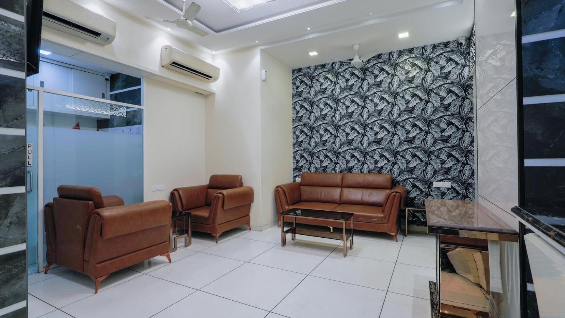 Laaiba Residency Hotel 3*