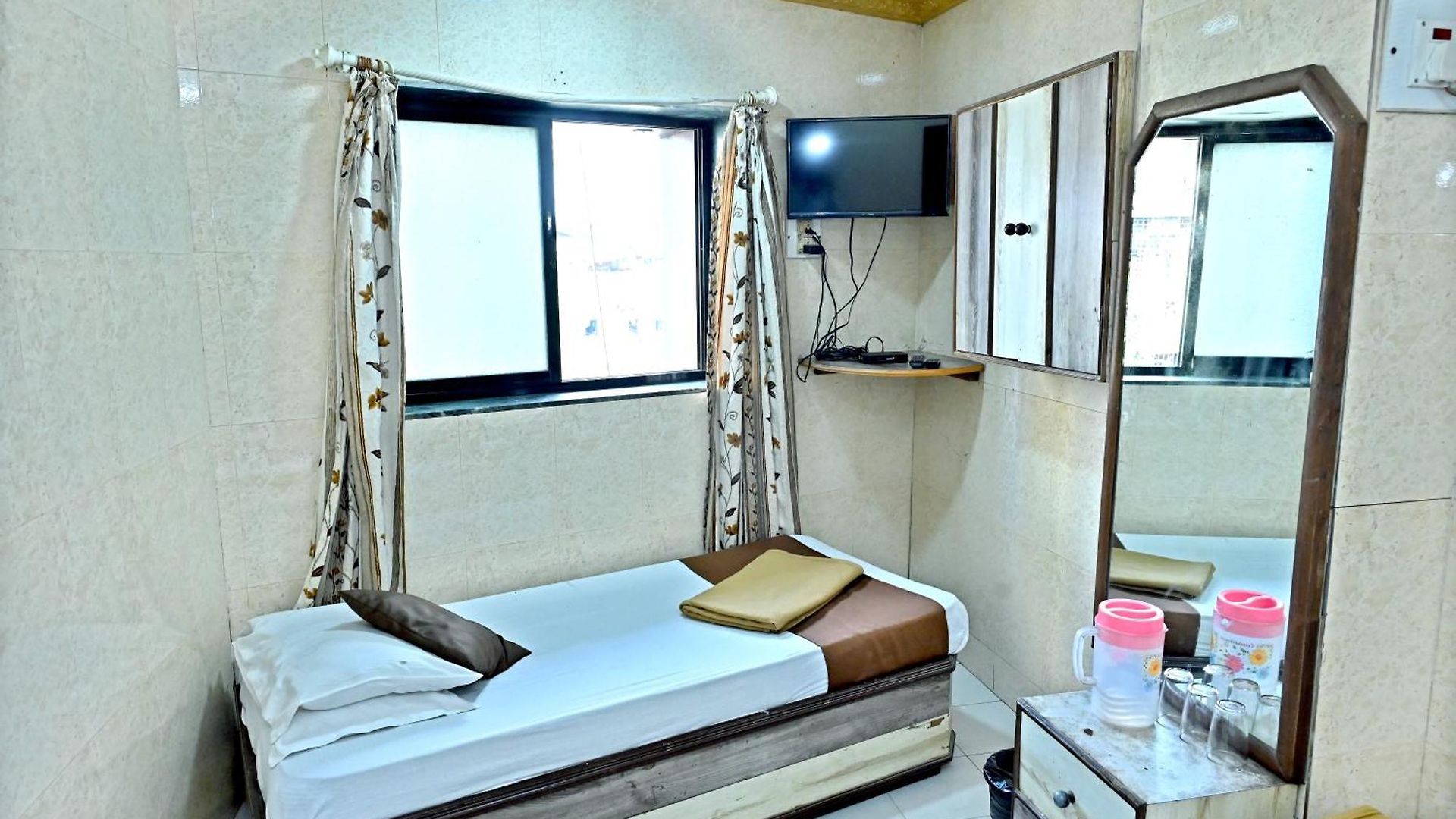 Ajanta Hotel 3*