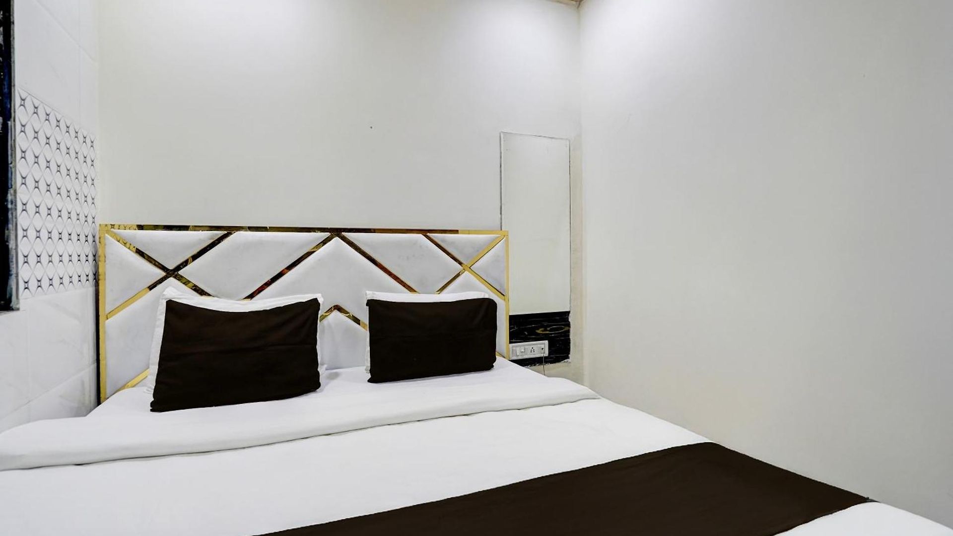 O By Oyo Grand Residency Hotel