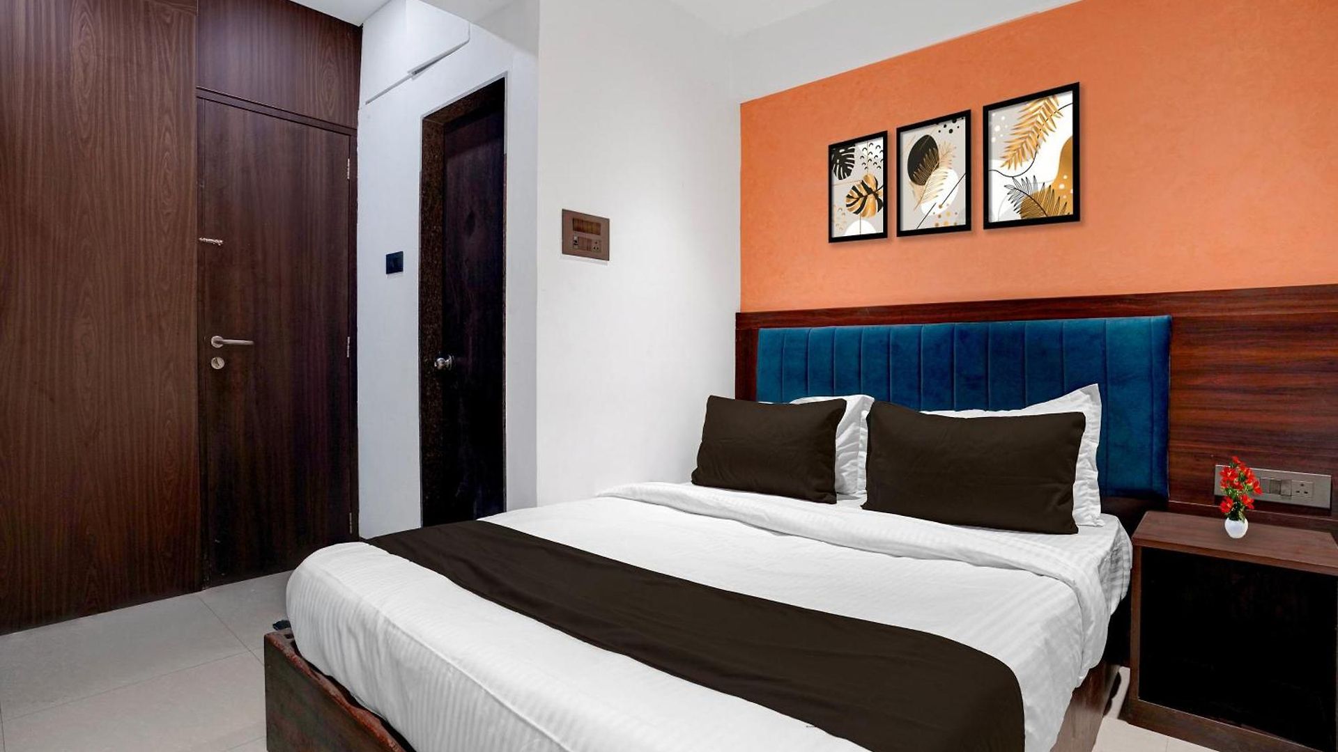 Collection O Santacruz Railway Station Formerly Mpg Guest Hotel