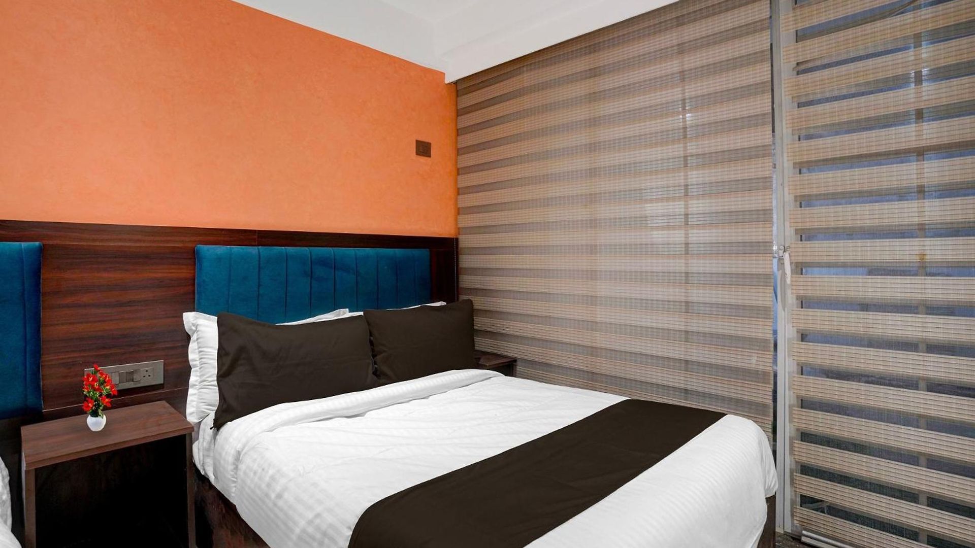 Hotel Collection O Santacruz Railway Station Formerly Mpg Guest Mumbai