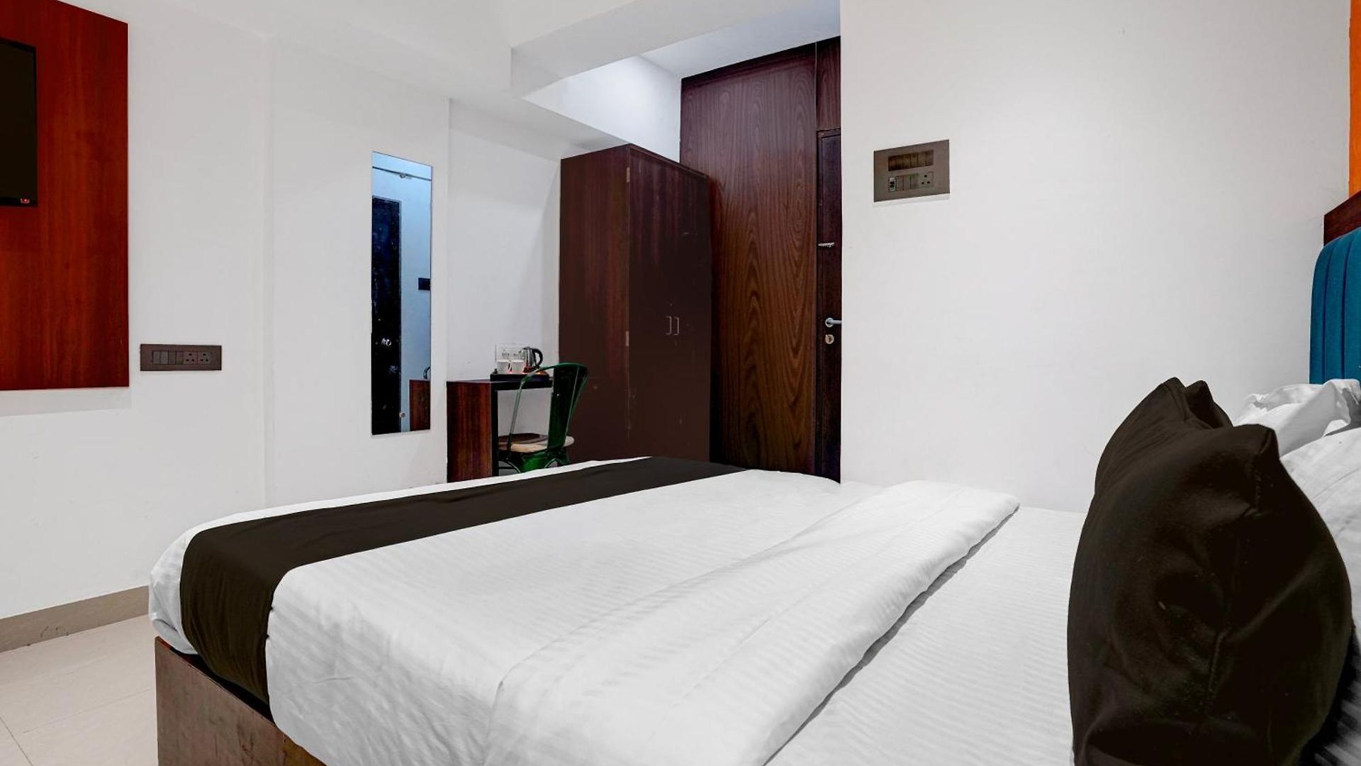 Hotel Collection O Santacruz Railway Station Formerly Mpg Guest Mumbai