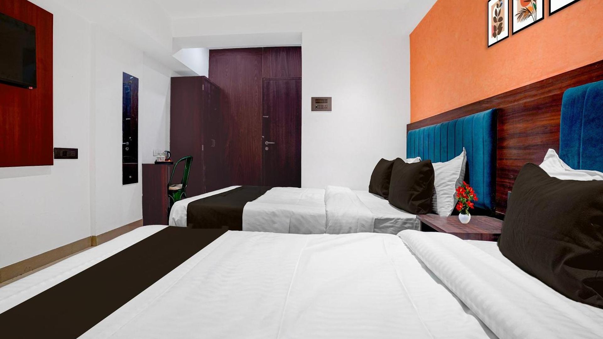 Collection O Santacruz Railway Station Formerly Mpg Guest Hotel Mumbai