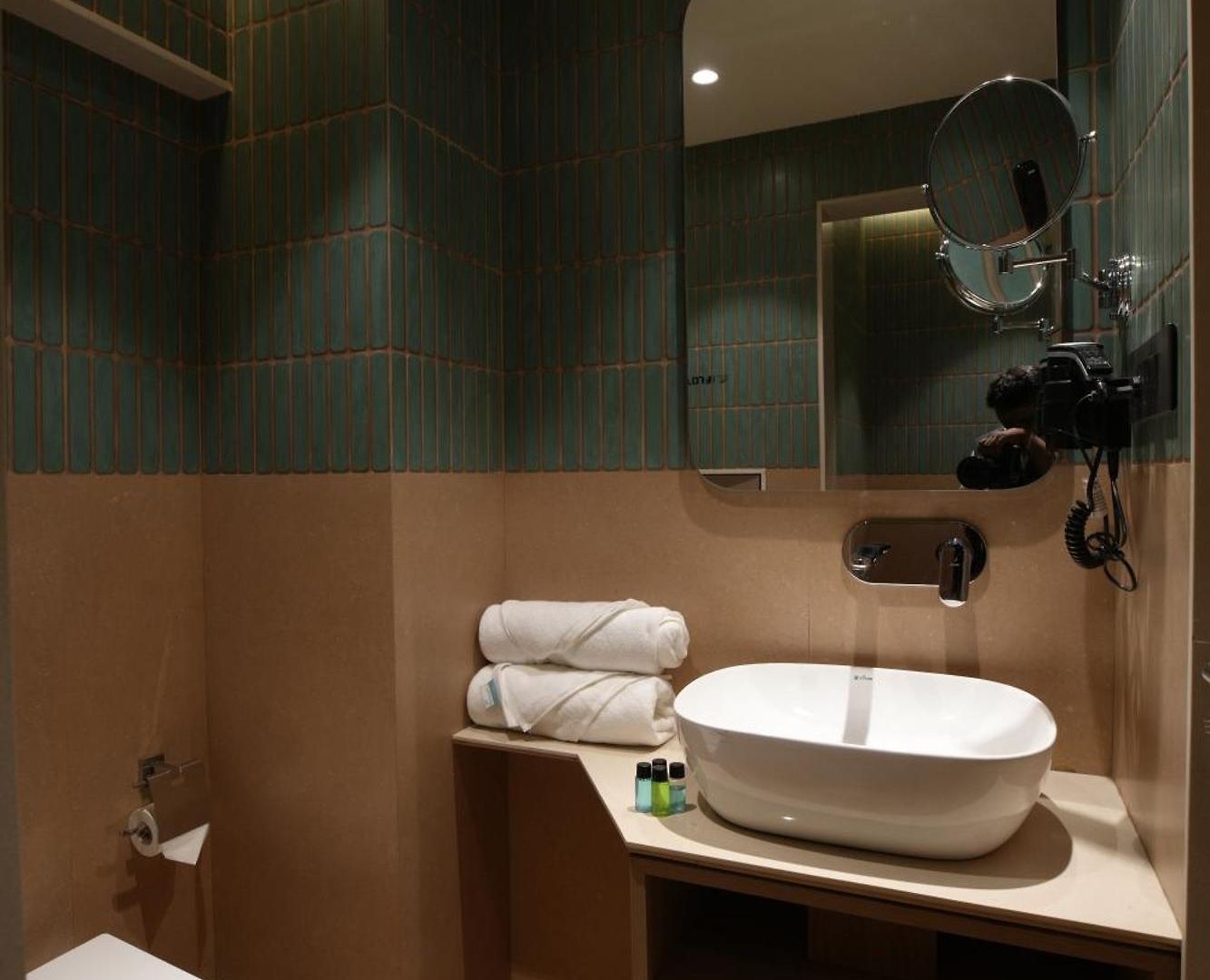Hotel Indie Nesco Goregaon 4*