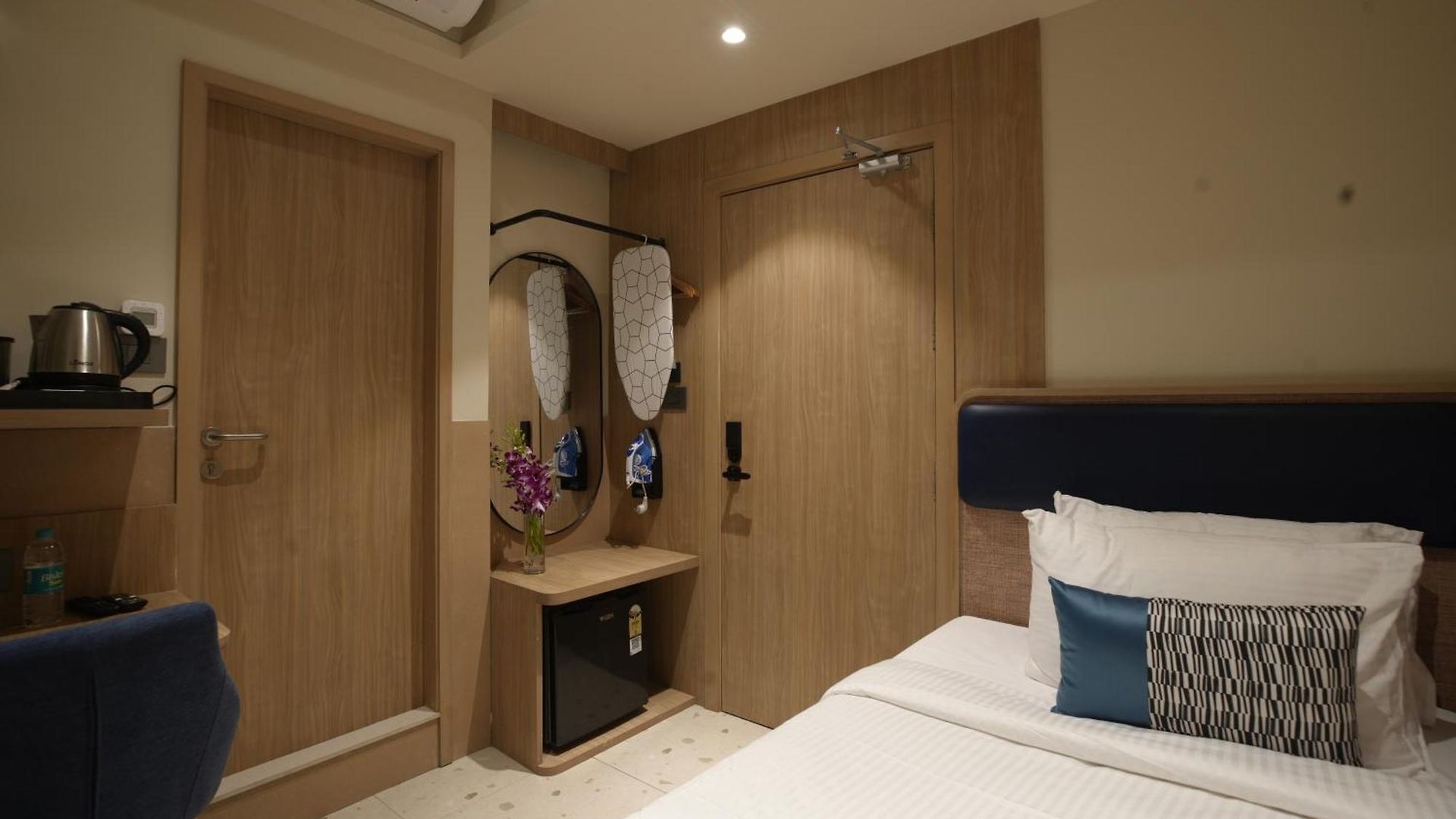 Indie Nesco Goregaon Hotel