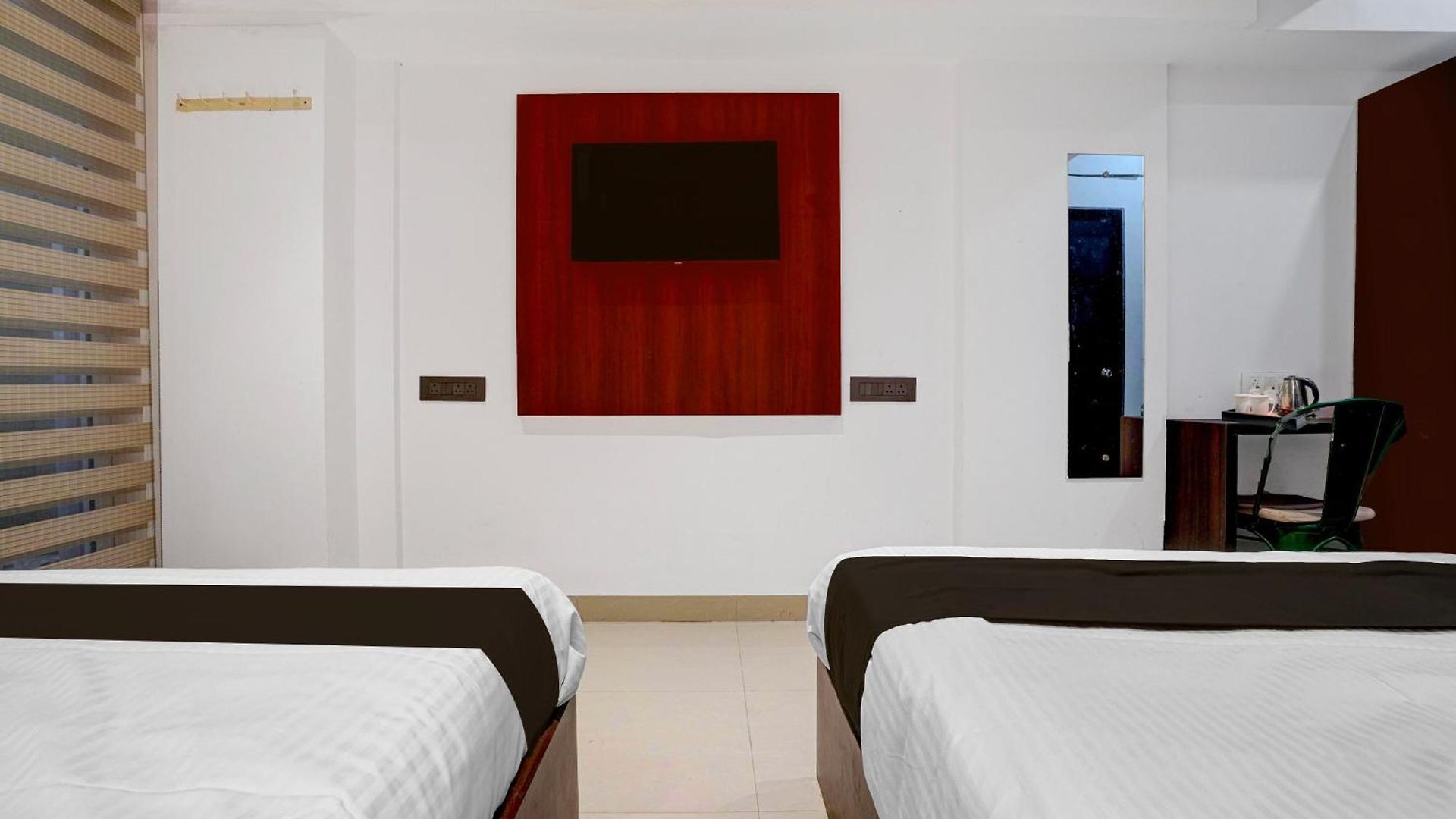 Collection O Santacruz Railway Station Formerly Mpg Guest Hotel Mumbai