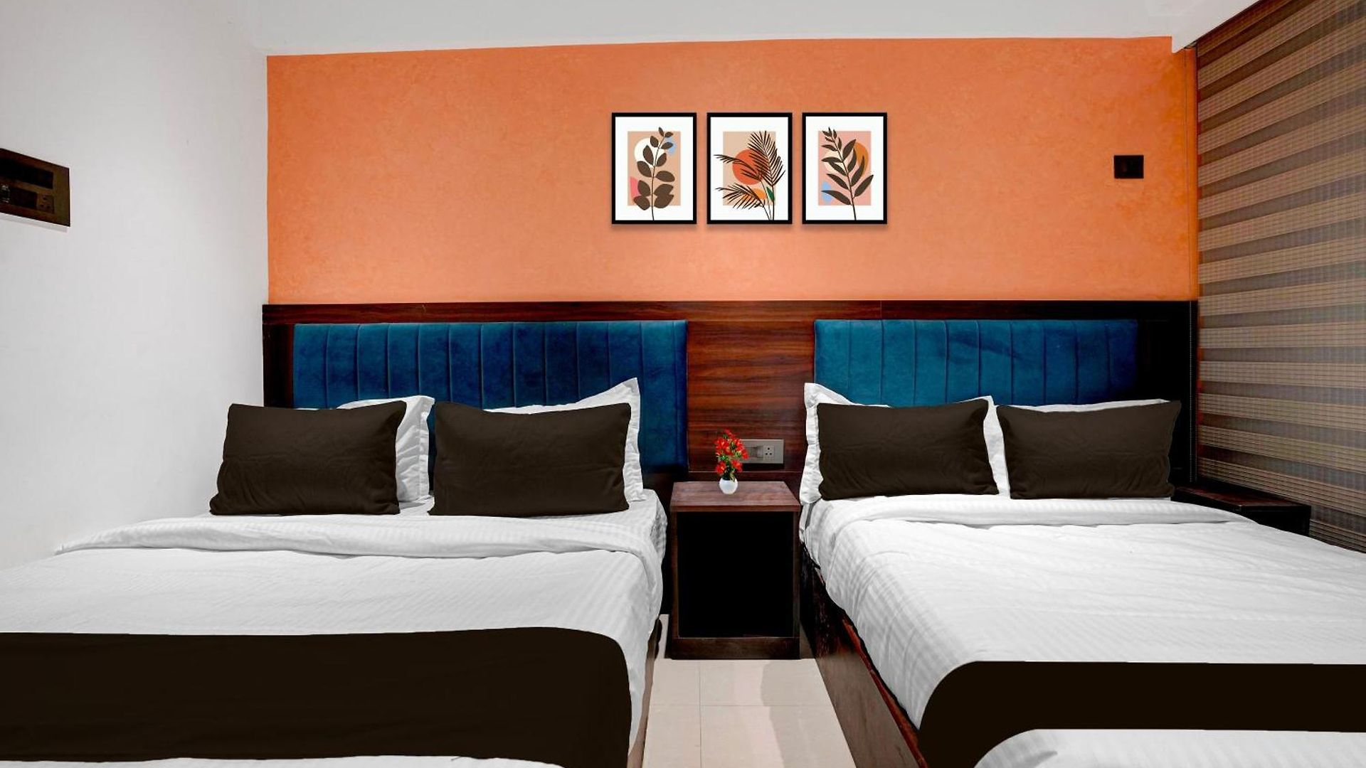 Collection O Santacruz Railway Station Formerly Mpg Guest Hotel