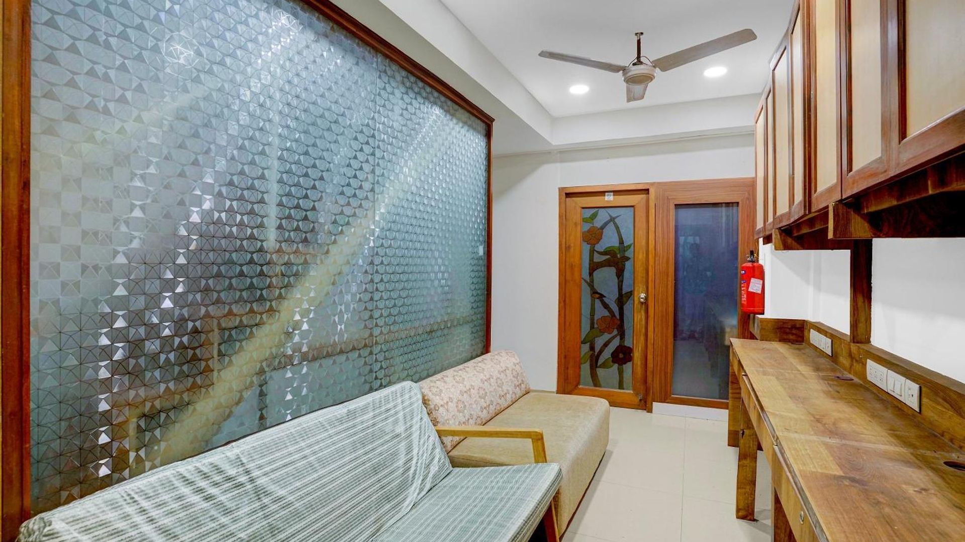 Hotel Collection O Santacruz Railway Station Formerly Mpg Guest Mumbai