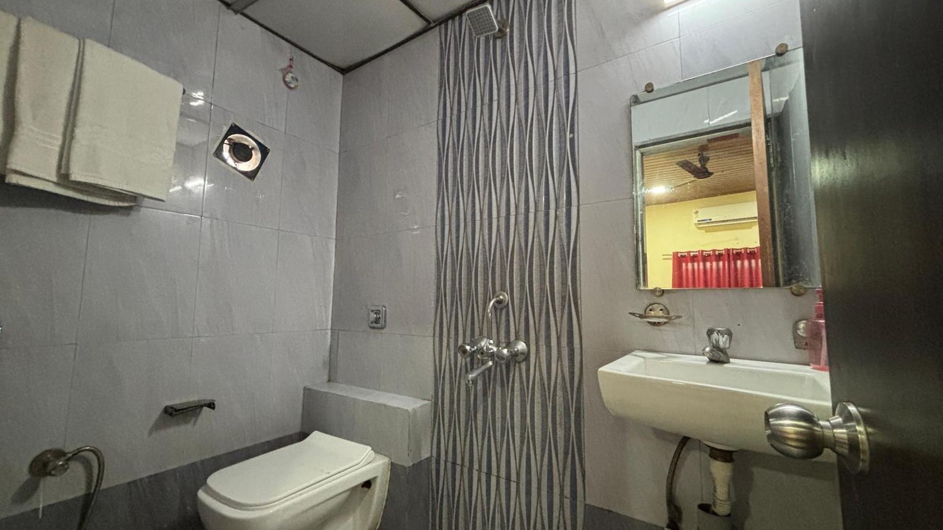 Hotel Kailash Park Near International Airport T2 Mumbai