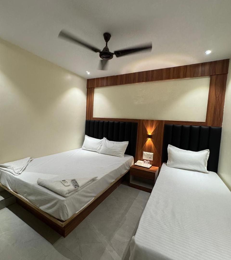 Royal Hotel *