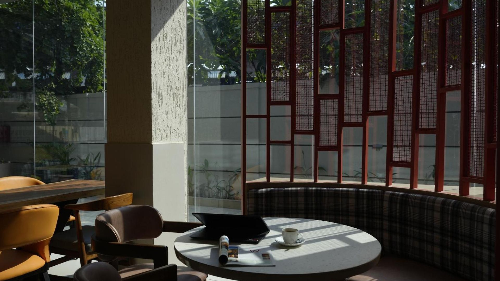 Indie Nesco Goregaon Hotel