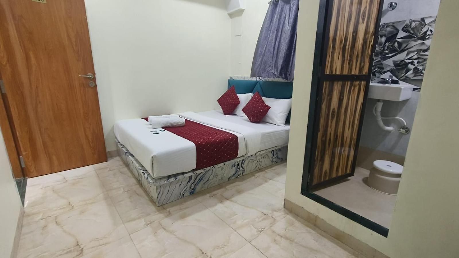Glow Star Hotel 2*