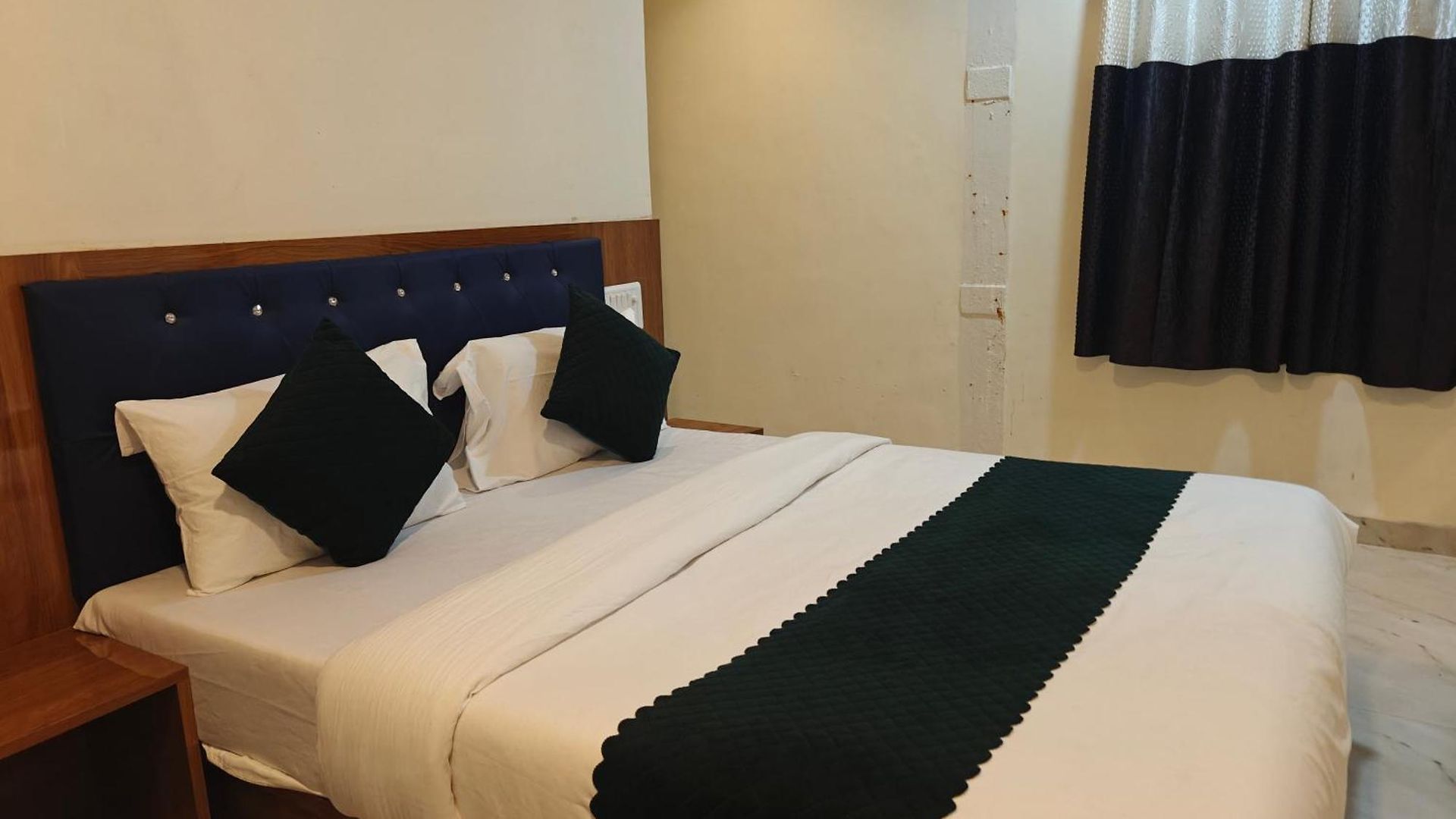 Glow Star Hotel