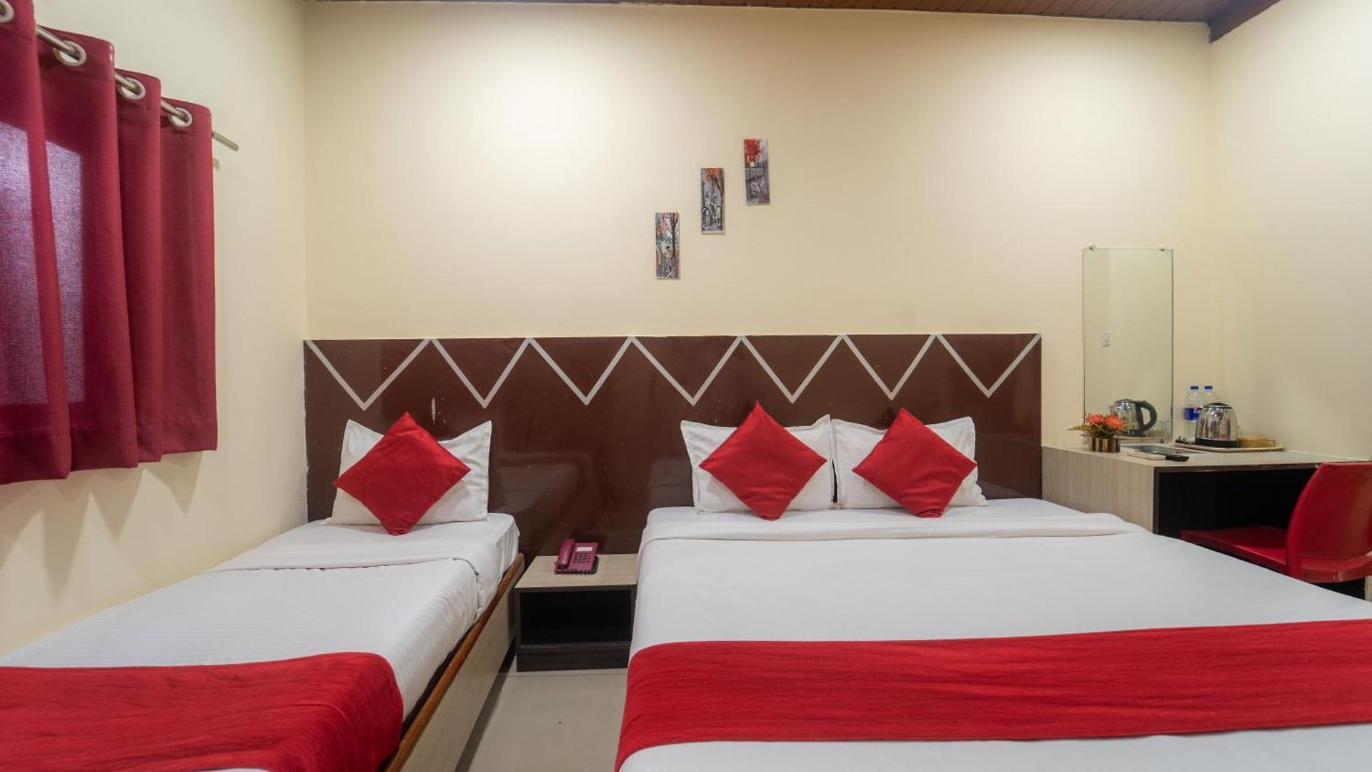 Kailash Park Near International Airport T2 3*