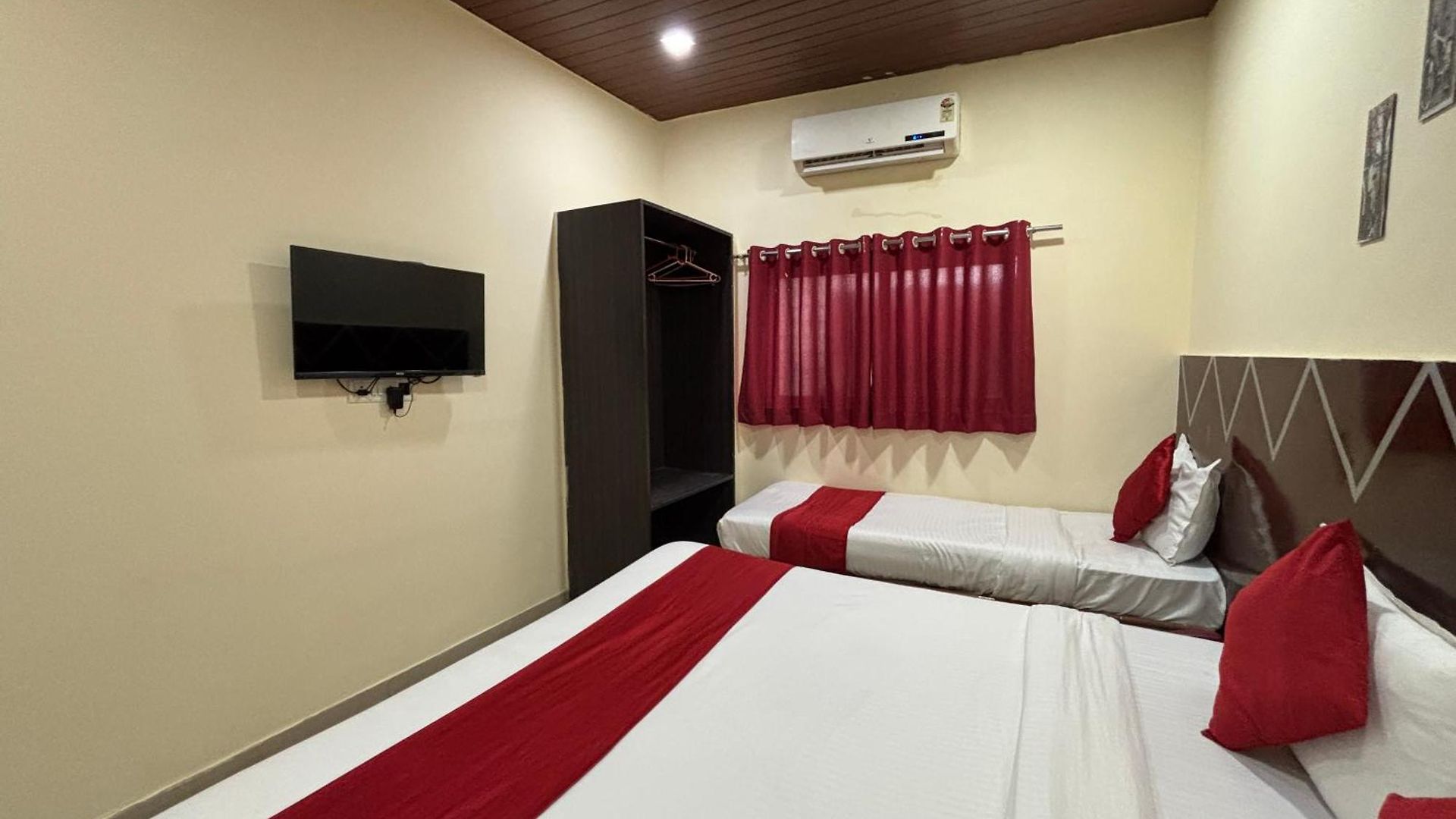 Kailash Park Near International Airport T2 Hotel 3*