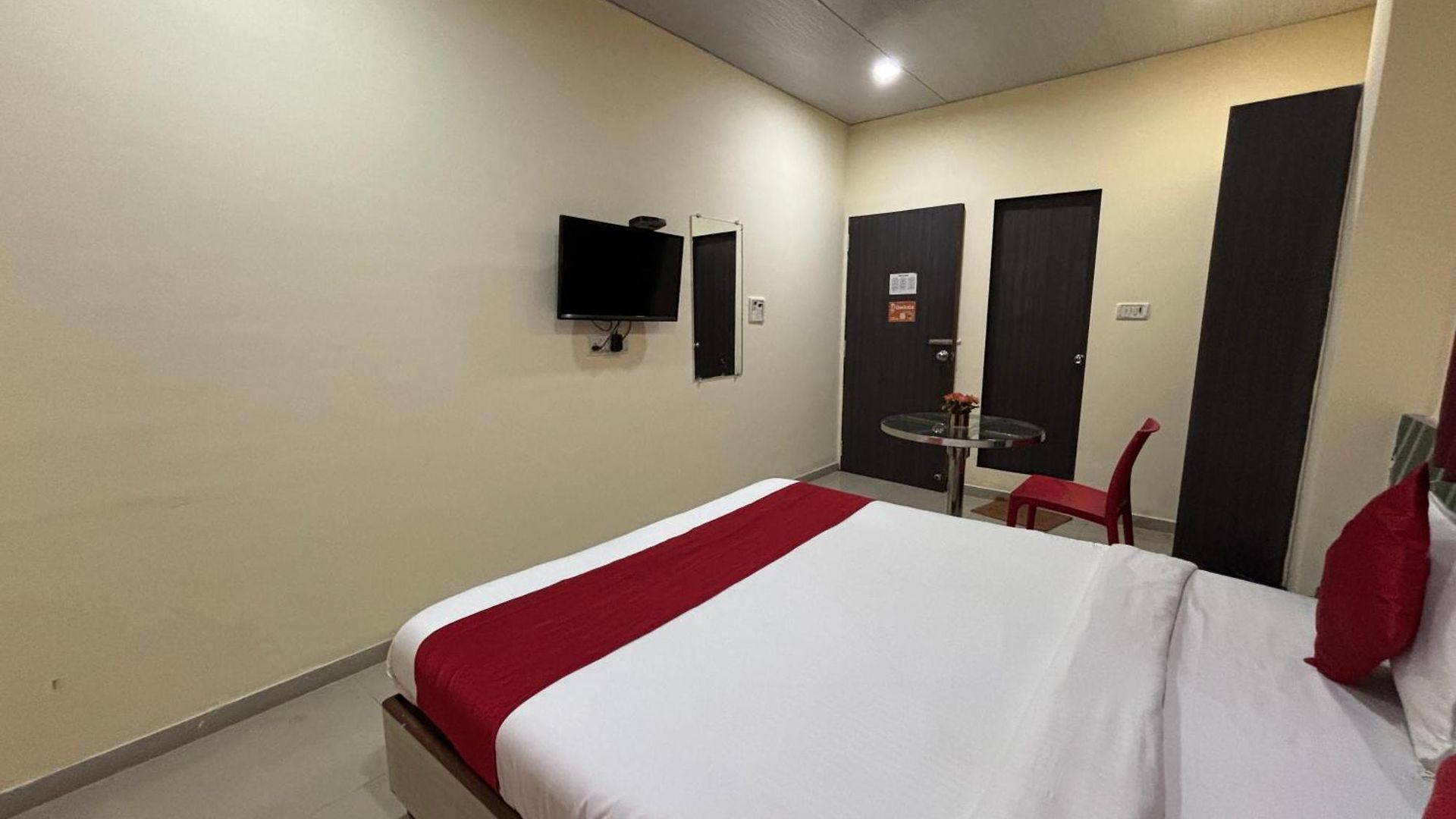 Hotel Kailash Park Near International Airport T2