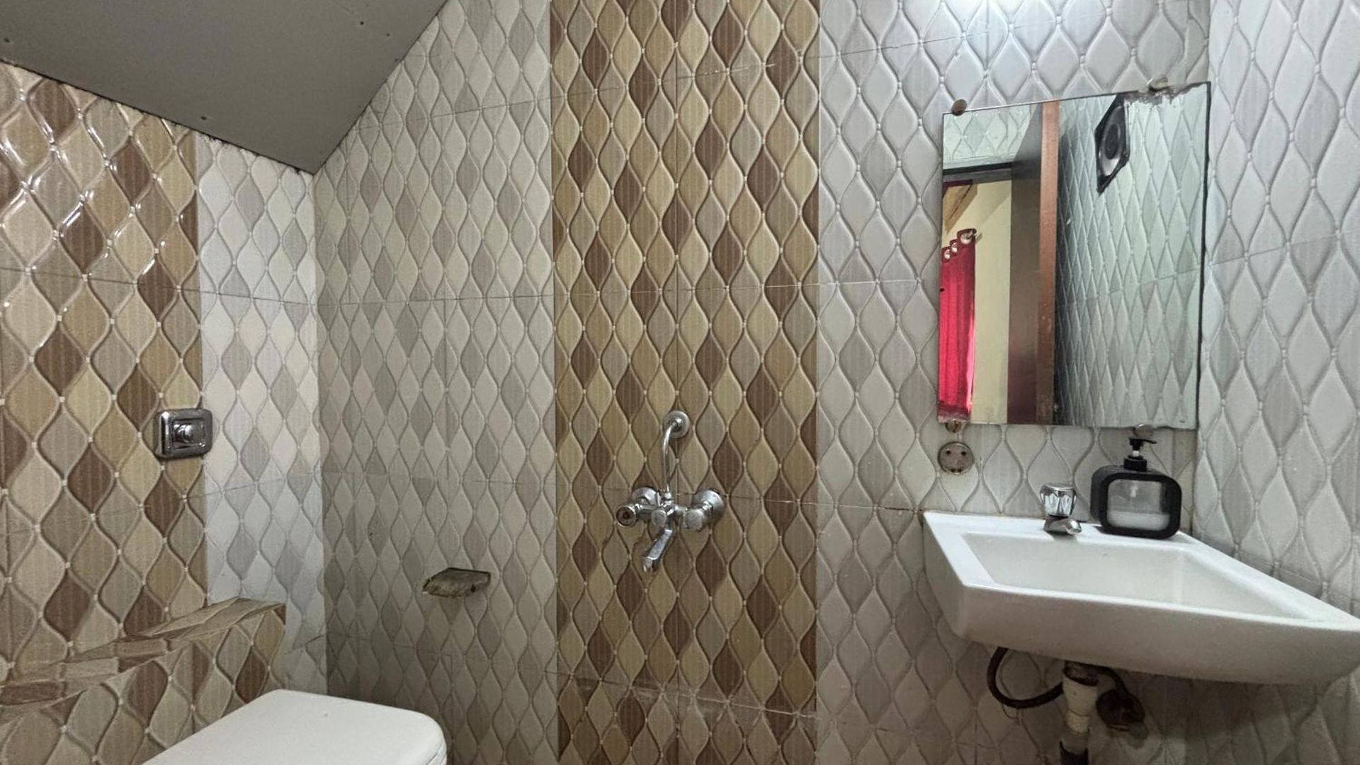 Hotel Kailash Park Near International Airport T2