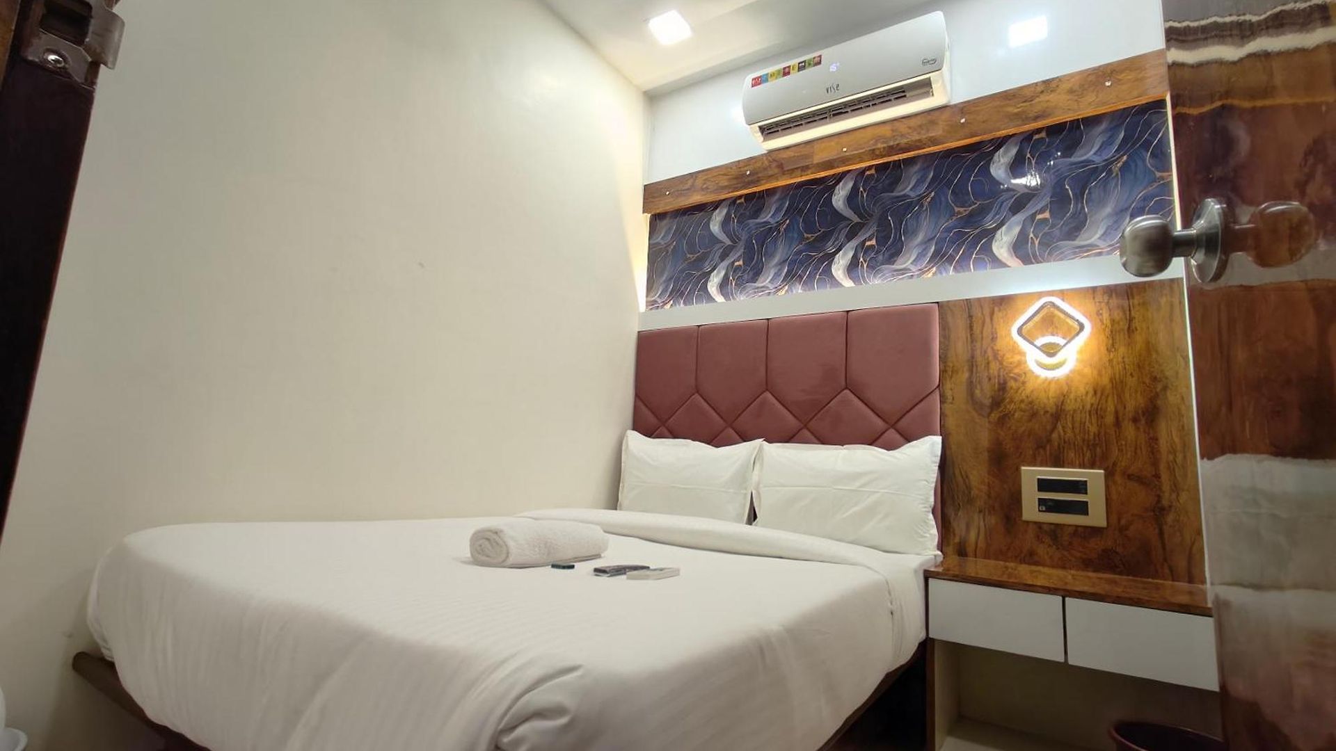 Hotel M R