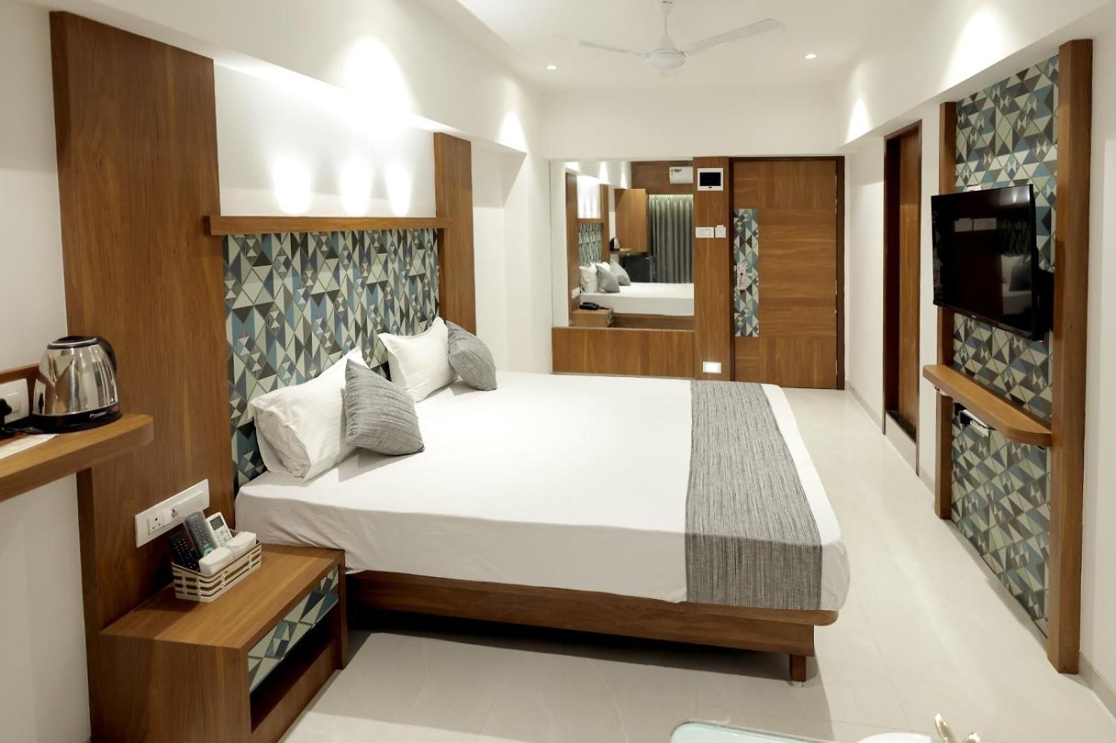 Hotel Metro Host