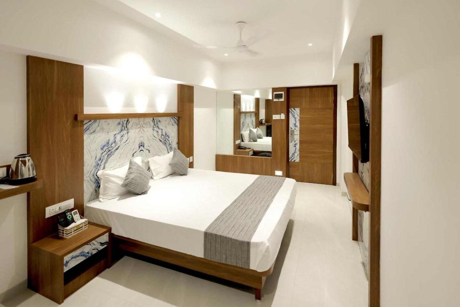 Hotel Metro Host