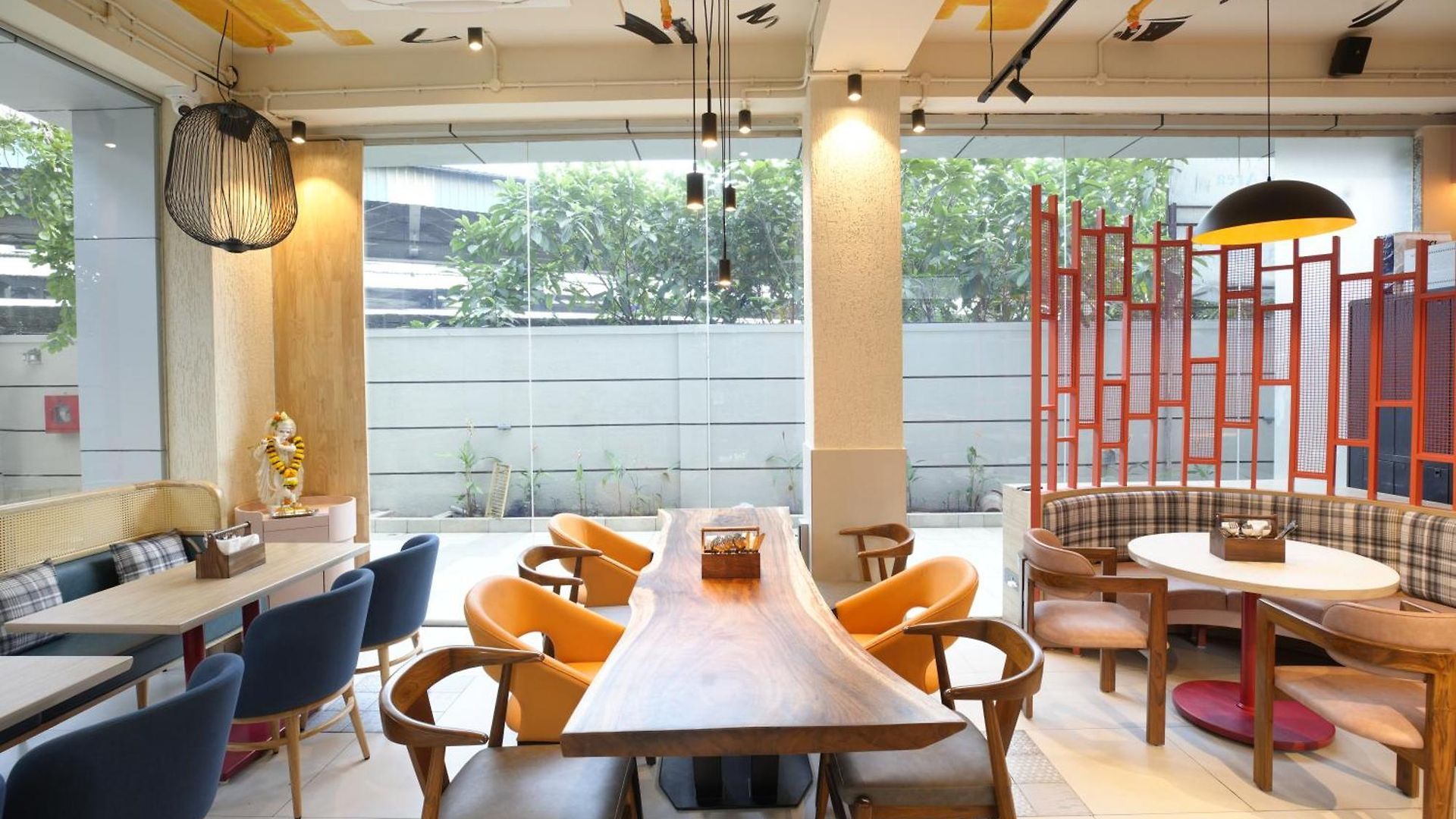 Indie Nesco Goregaon Hotel