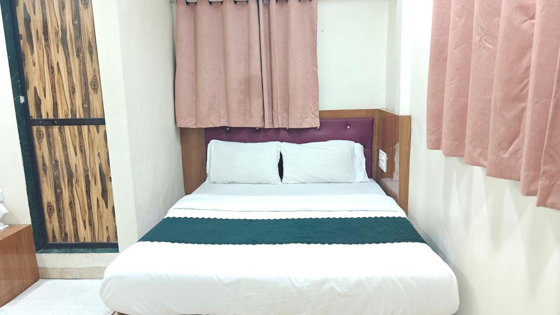 Glow Star Hotel