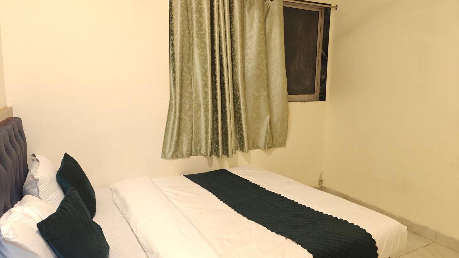 Glow Star Hotel 2*