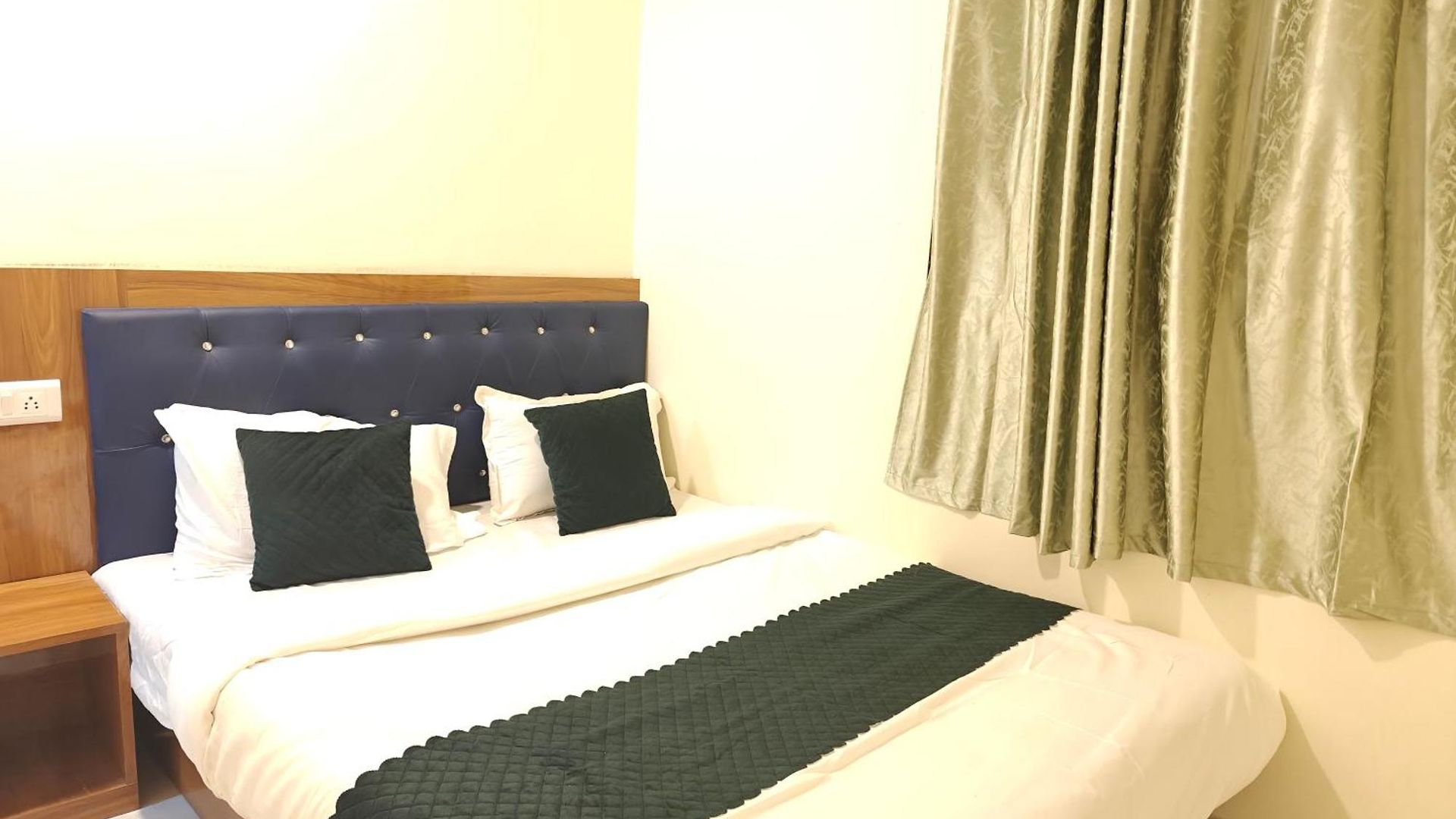 Glow Star Hotel Mumbai