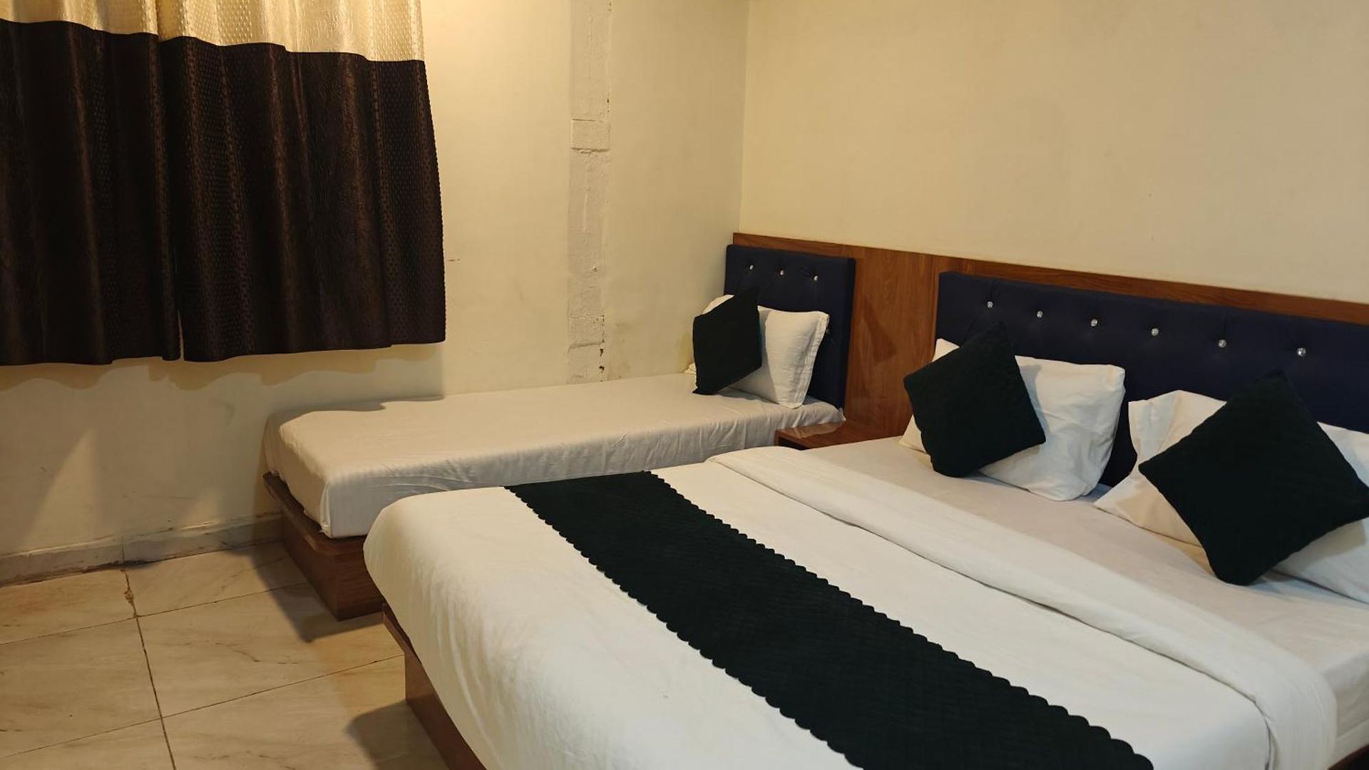 Glow Star Hotel 2*