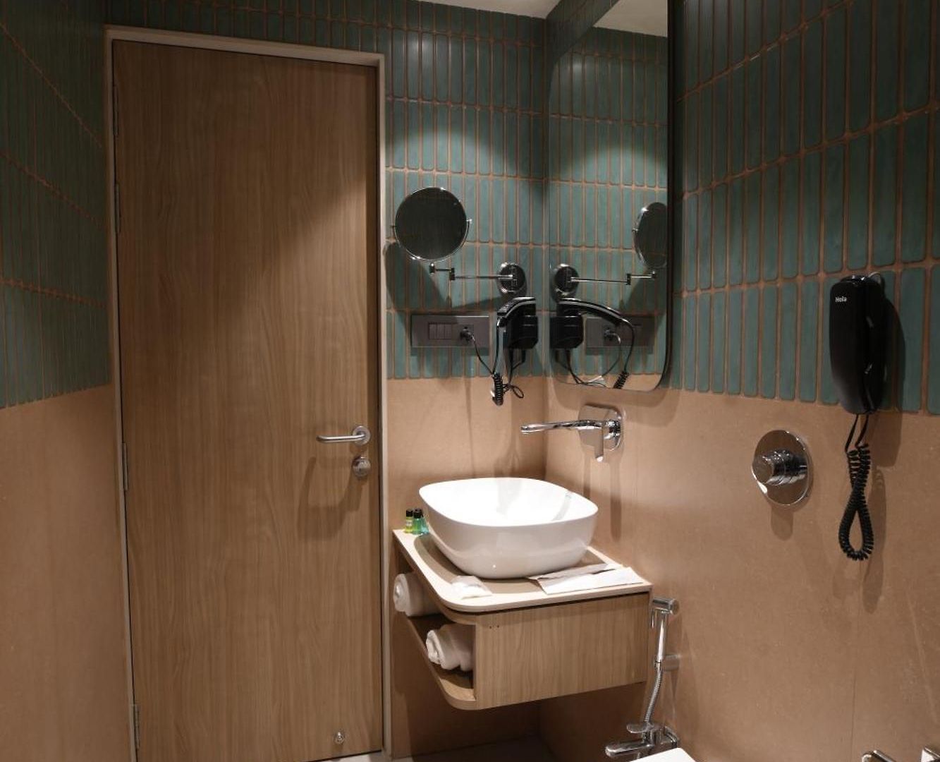 Hotel Indie Nesco Goregaon