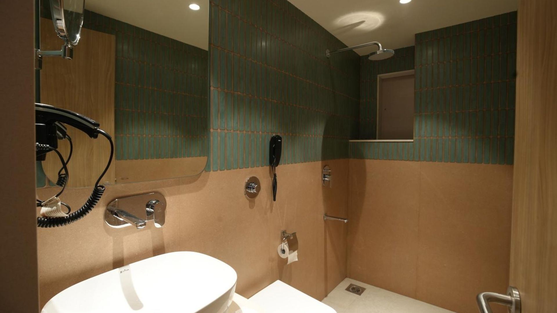 Indie Nesco Goregaon Hotel 4*