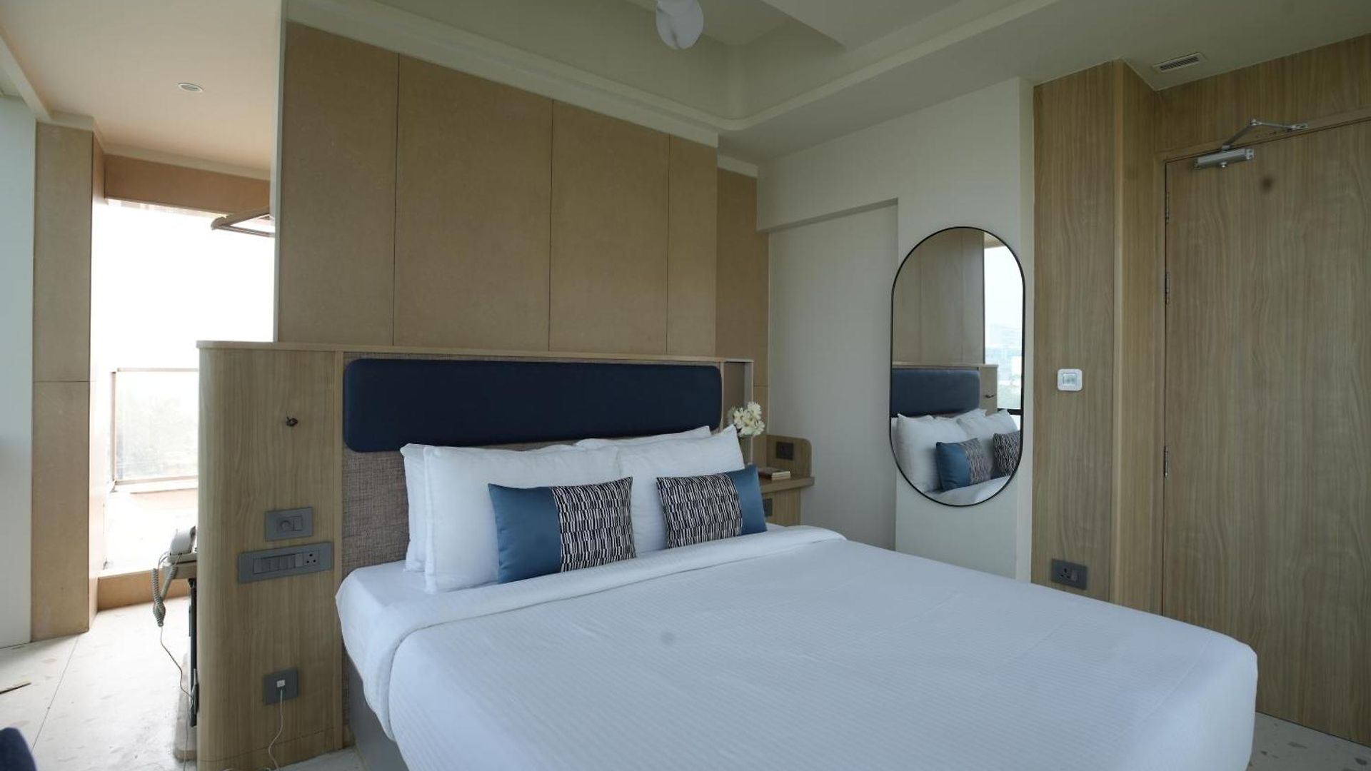 Indie Nesco Goregaon 4*