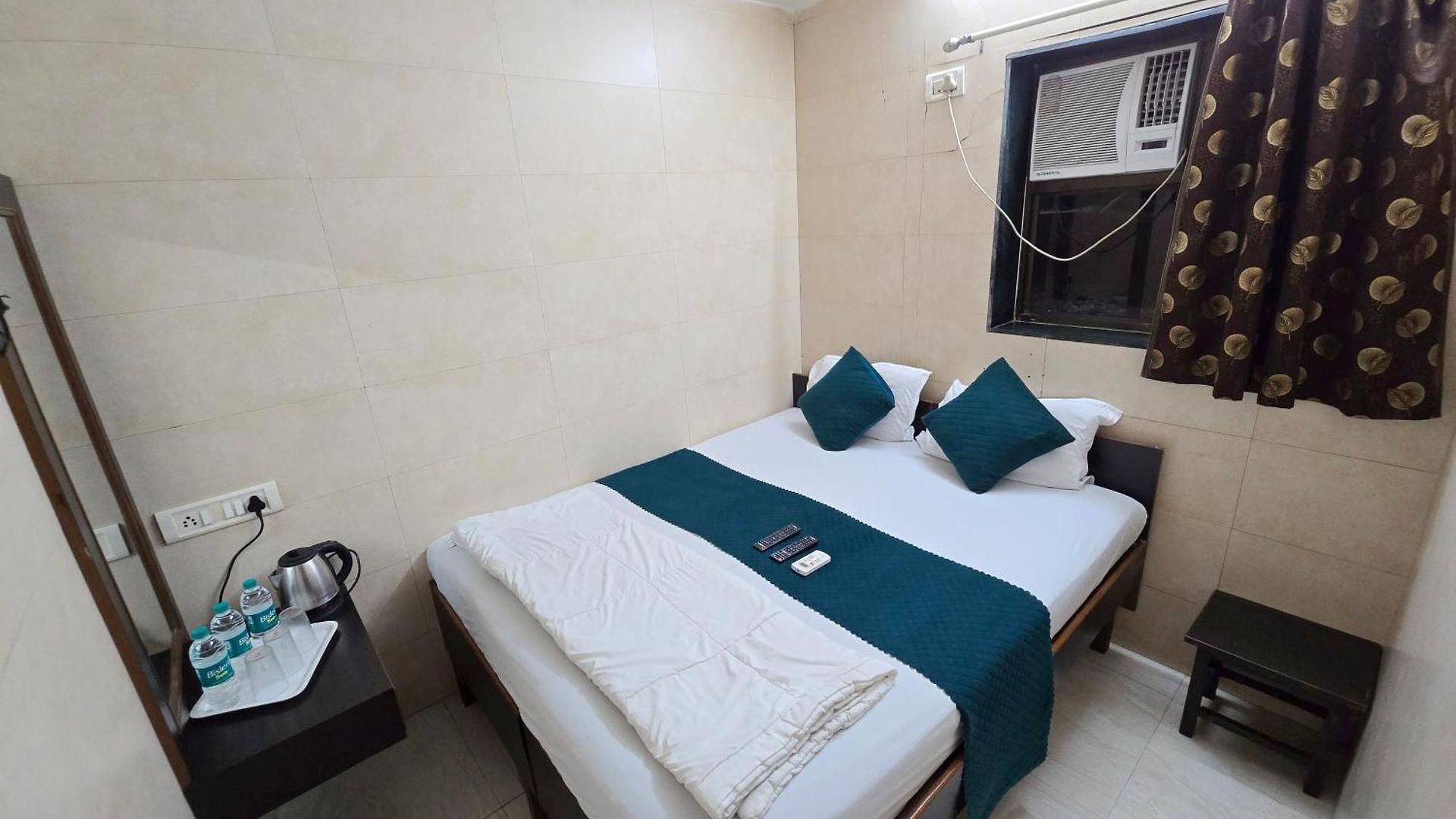 Kamal - Mohammed Ali Road Hotel