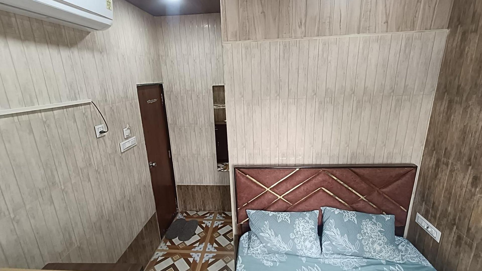 Hotel Bhagirath *