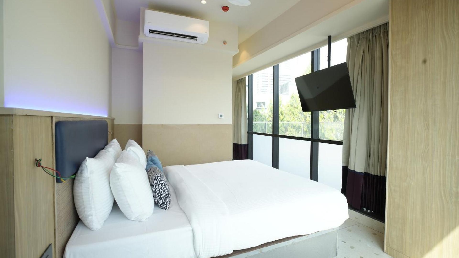 Indie Nesco Goregaon 4*