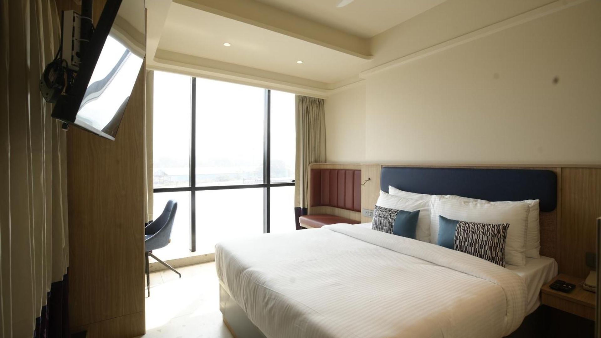 Hotel Indie Nesco Goregaon