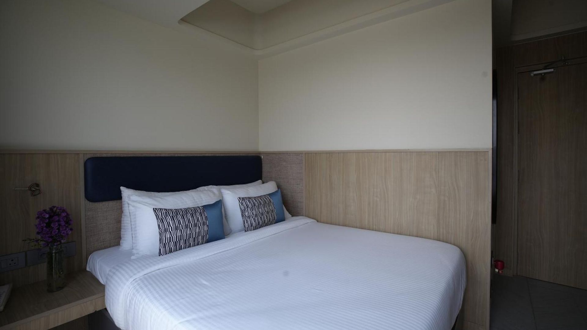 Indie Nesco Goregaon Hotel Mumbai