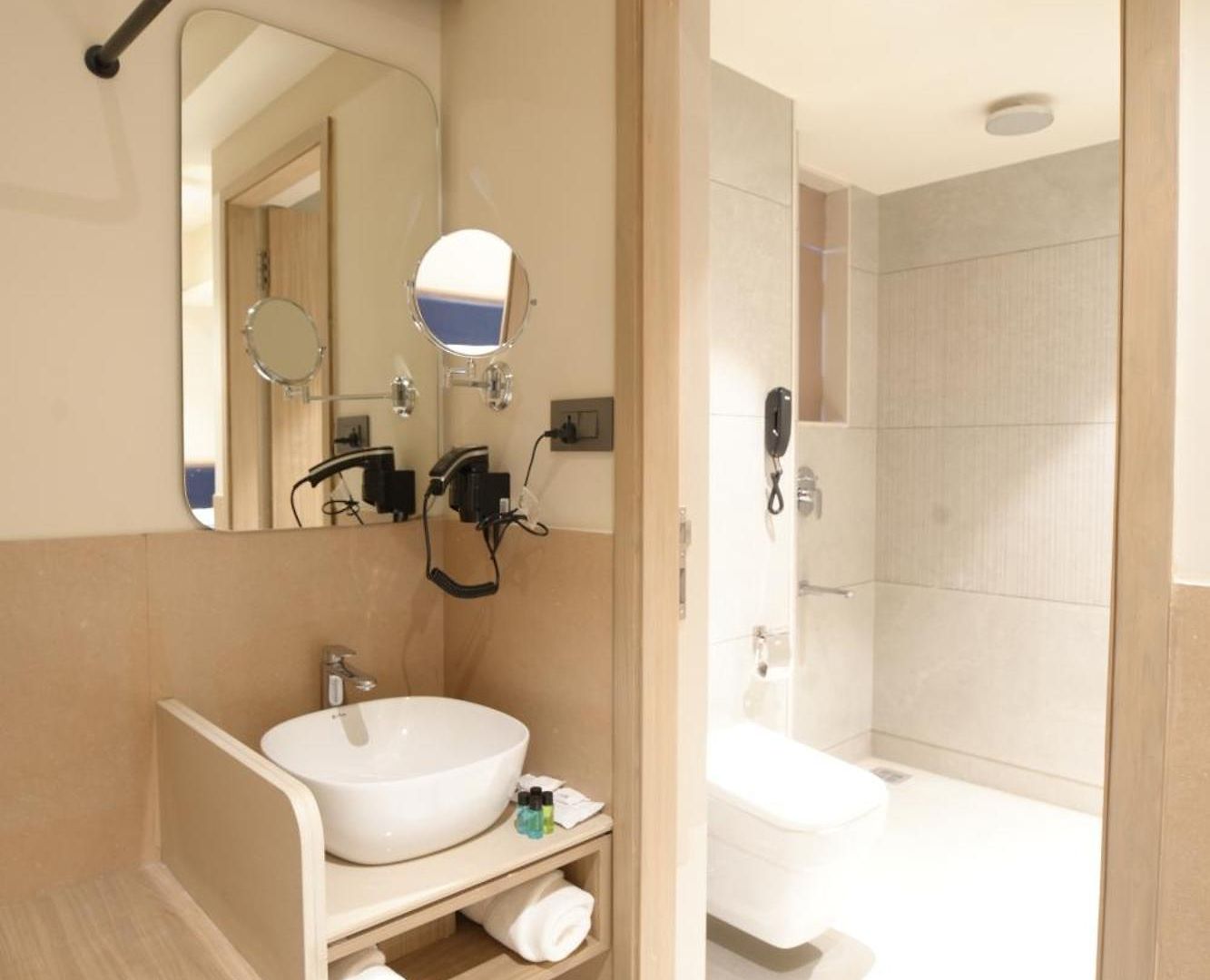 Indie Nesco Goregaon Hotel