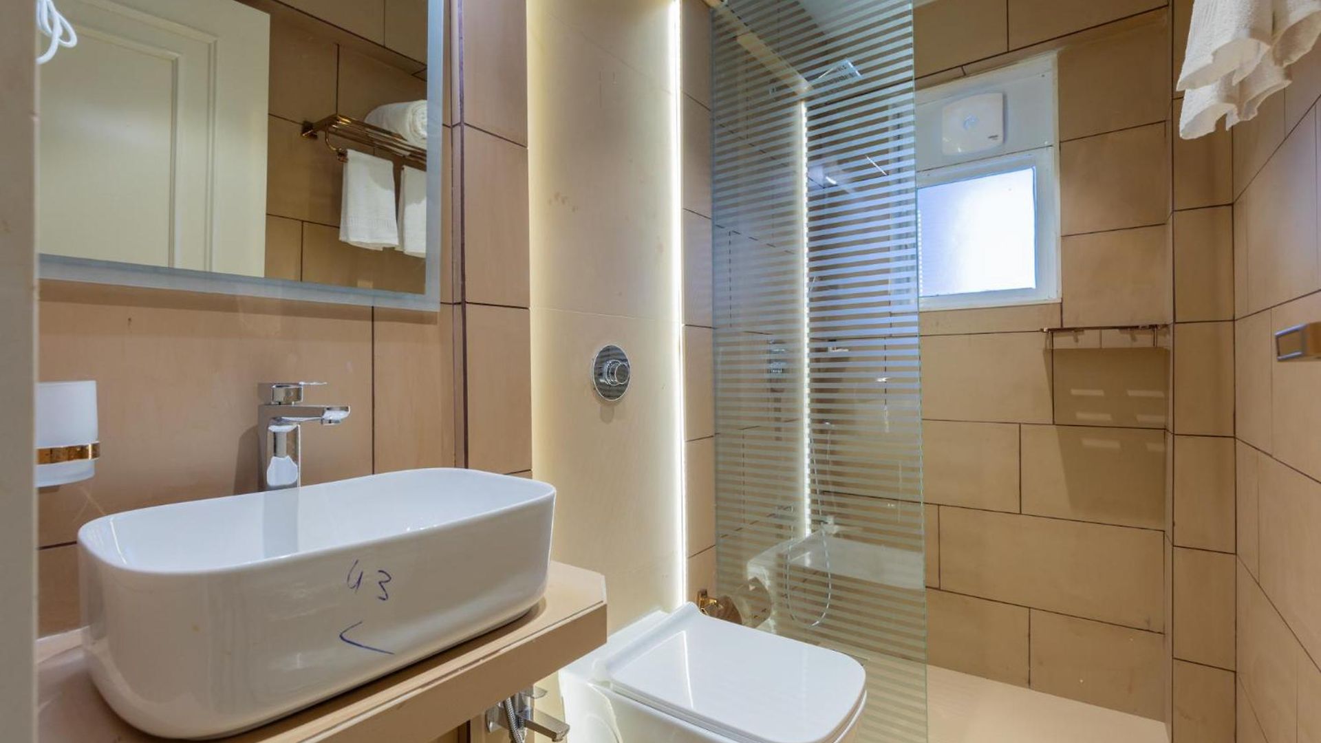 Hotel Home2 Residency, Airport