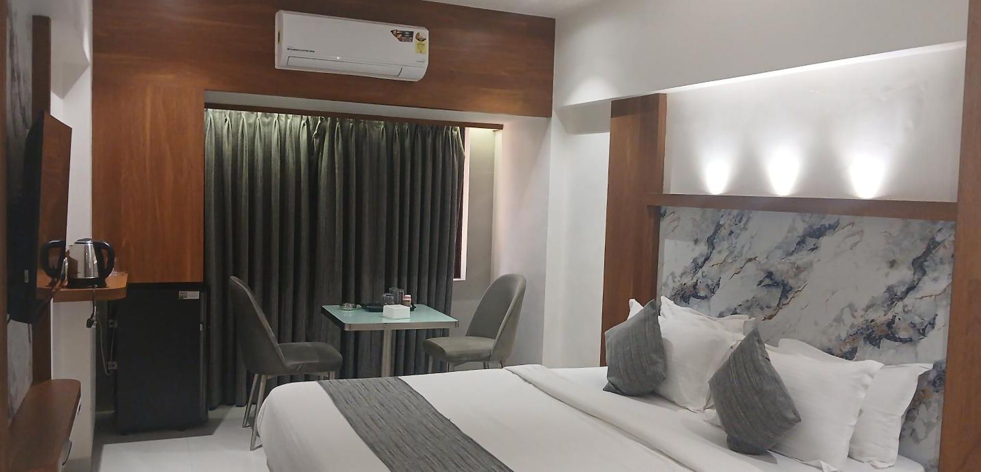 Hotel Shine Hospitality Premium