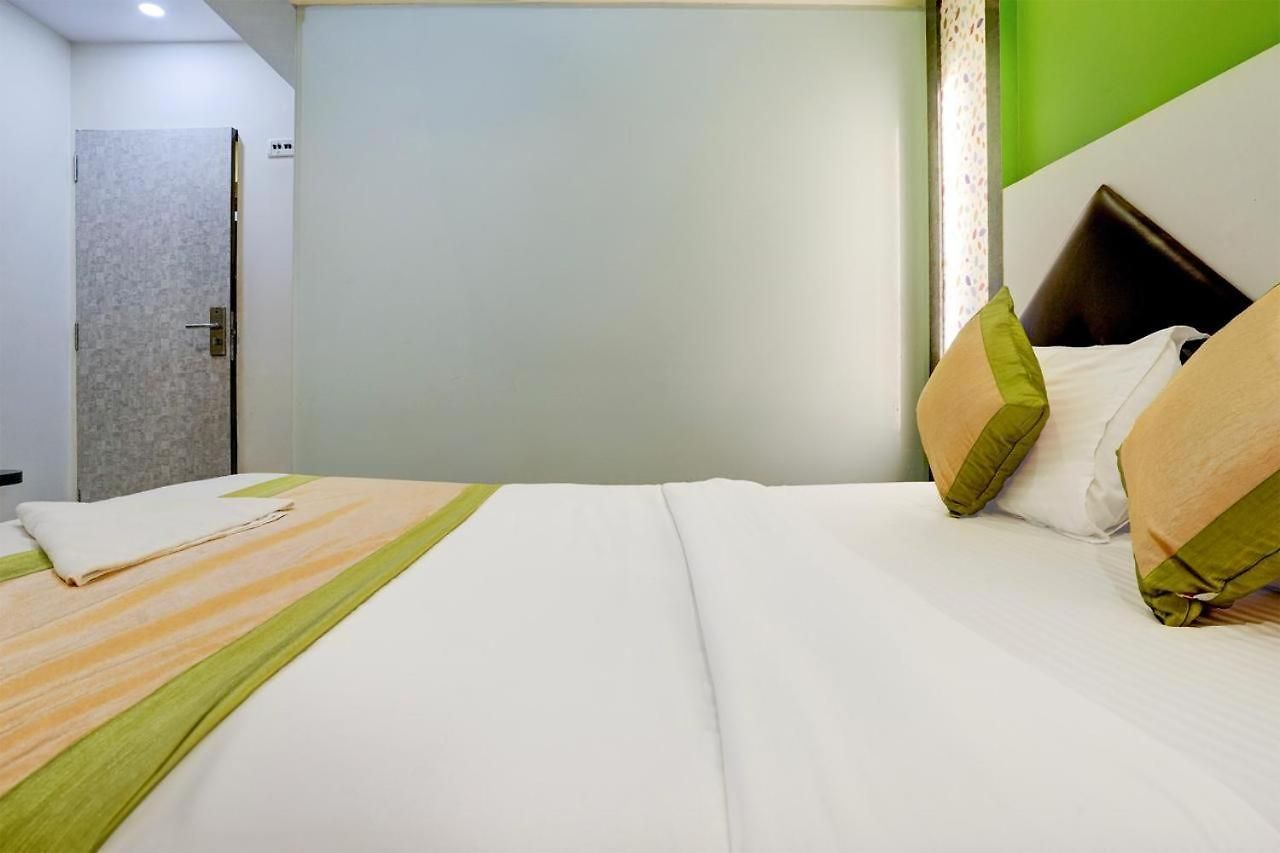 Glitz Veera -andheri Kurla Road 3*