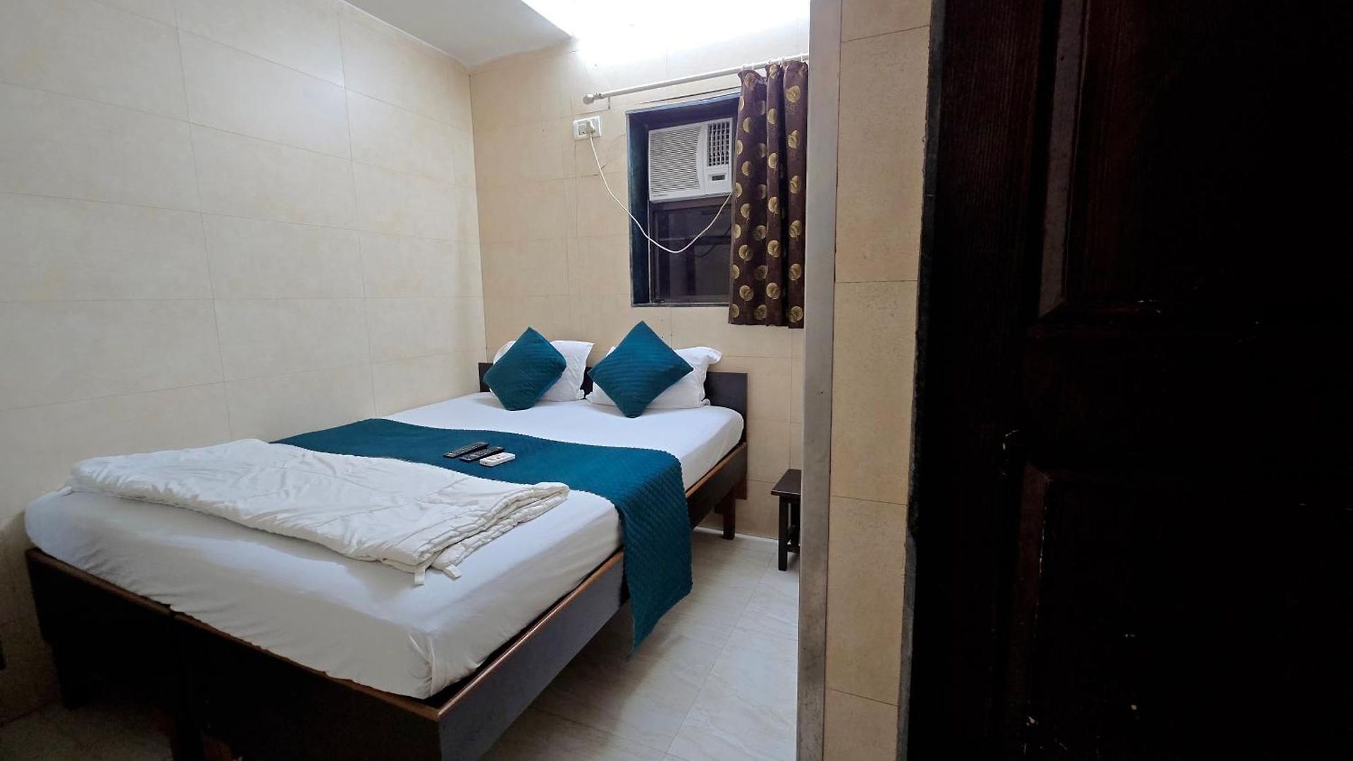 Kamal - Mohammed Ali Road Hotel