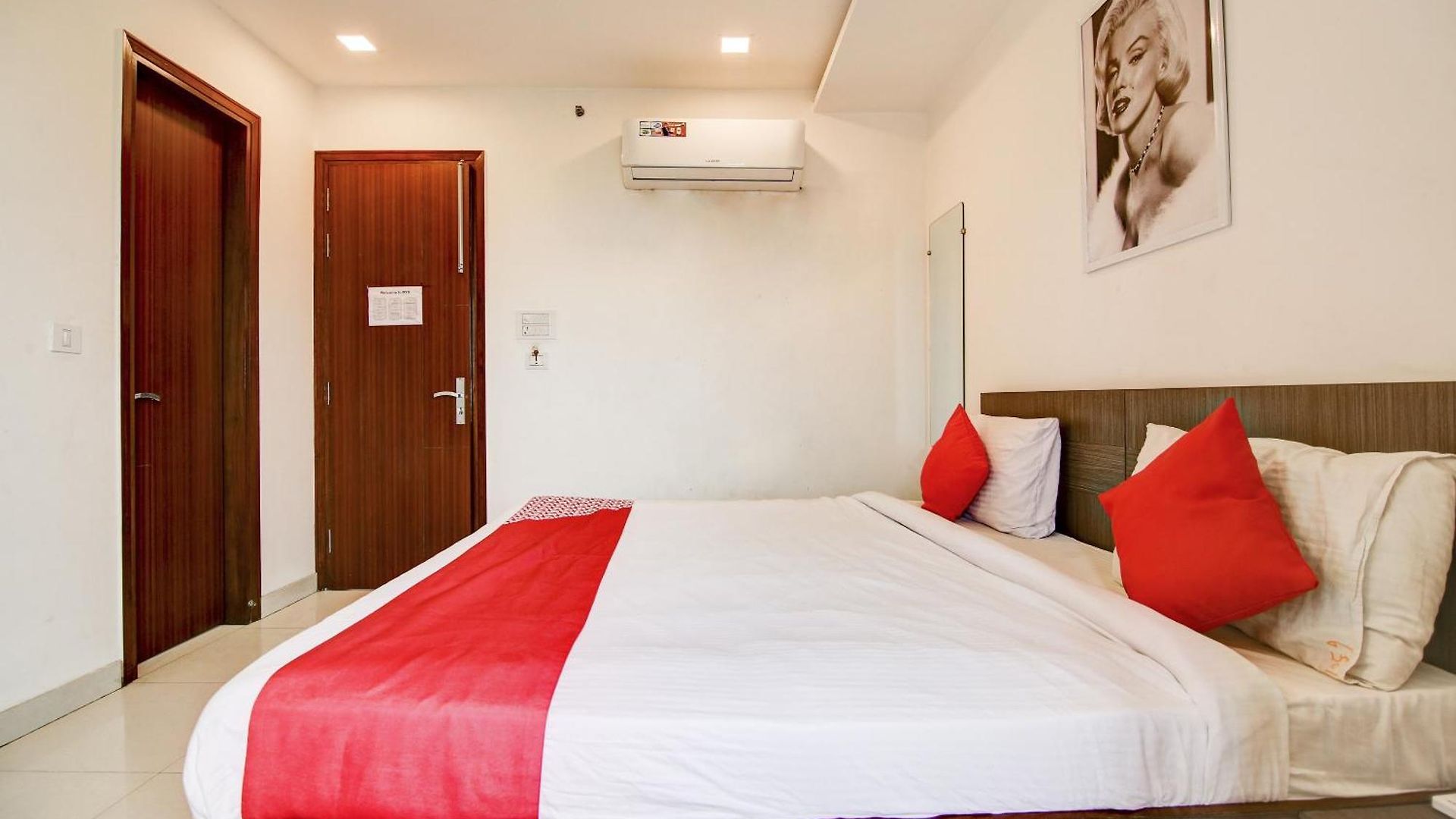 Hotel Collection O Jayshree Domestic Airport