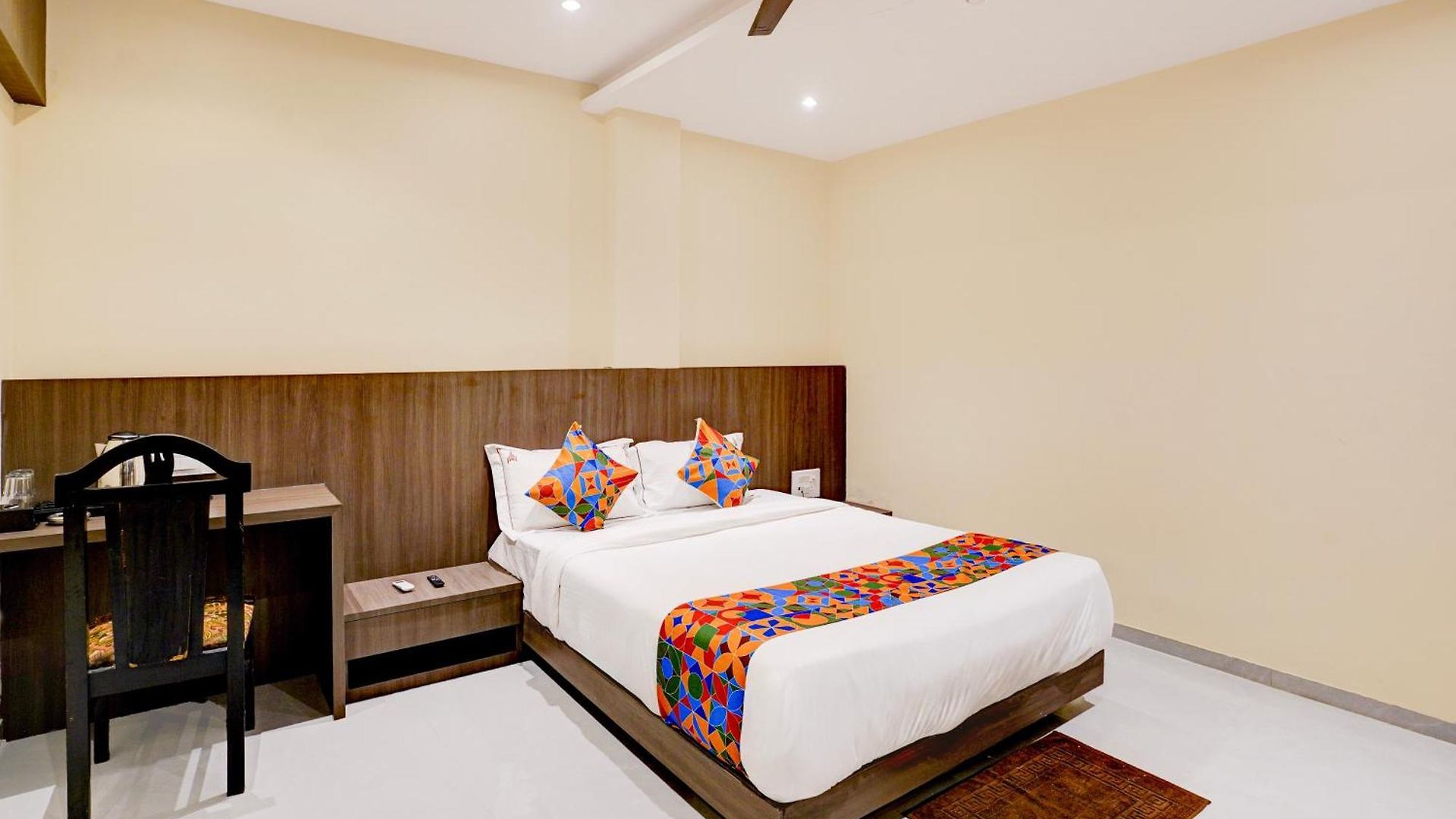 Casa Royal Residency - Exhibition Centre Hotel