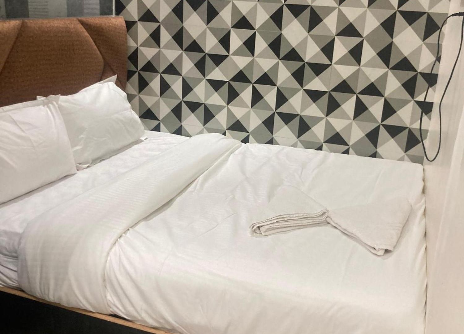 Parle Executive Near Nanavati Hospital - Hotel 2*